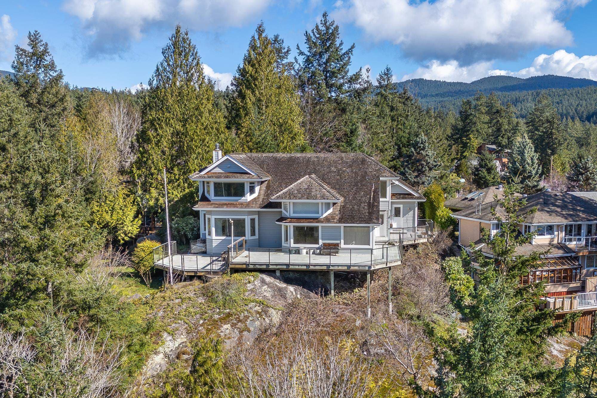 9219 Regal Road, Halfmoon Bay, V0N 1Y2 — photo 2