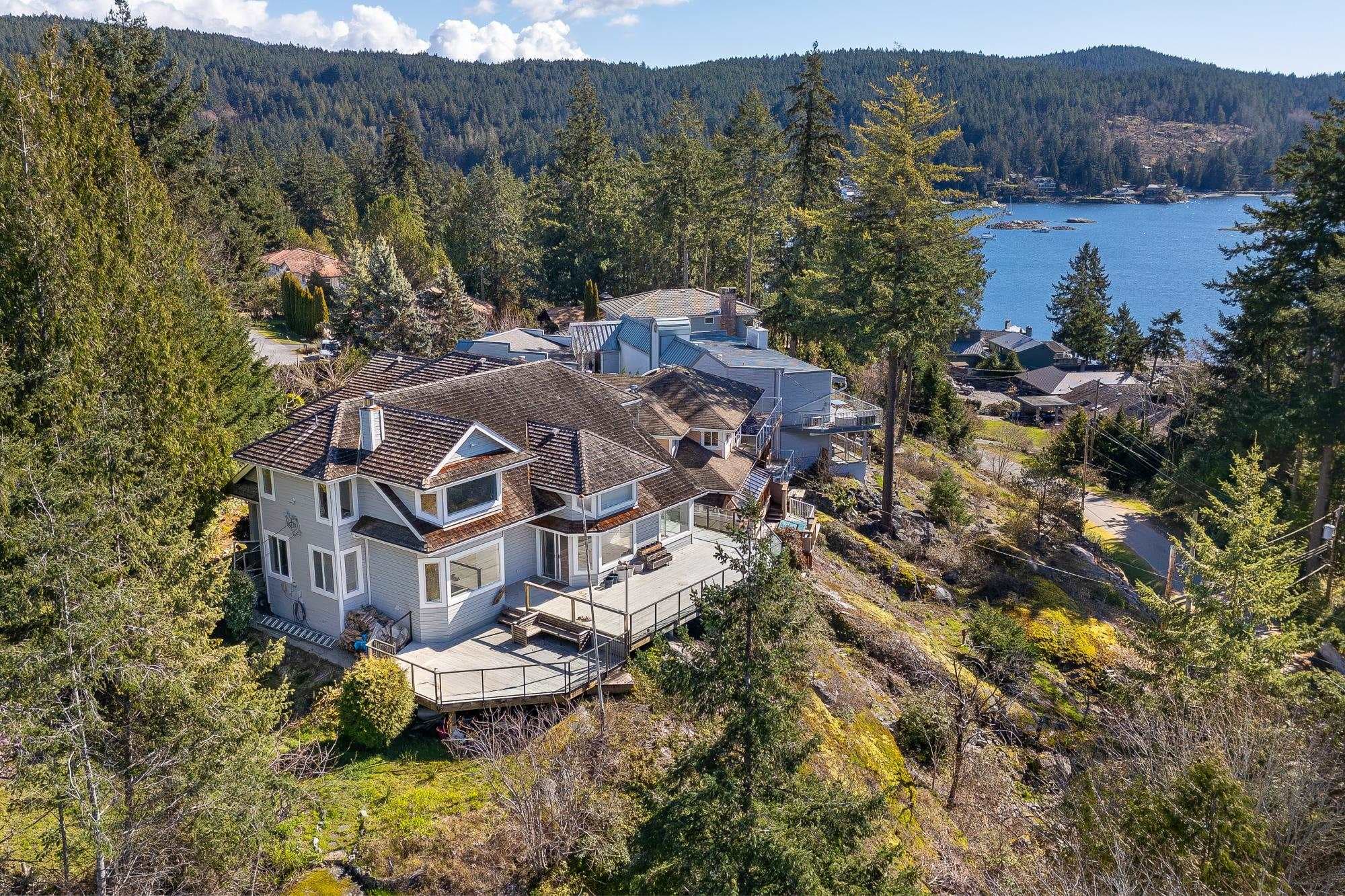 9219 Regal Road, Halfmoon Bay, V0N 1Y2 — photo 1