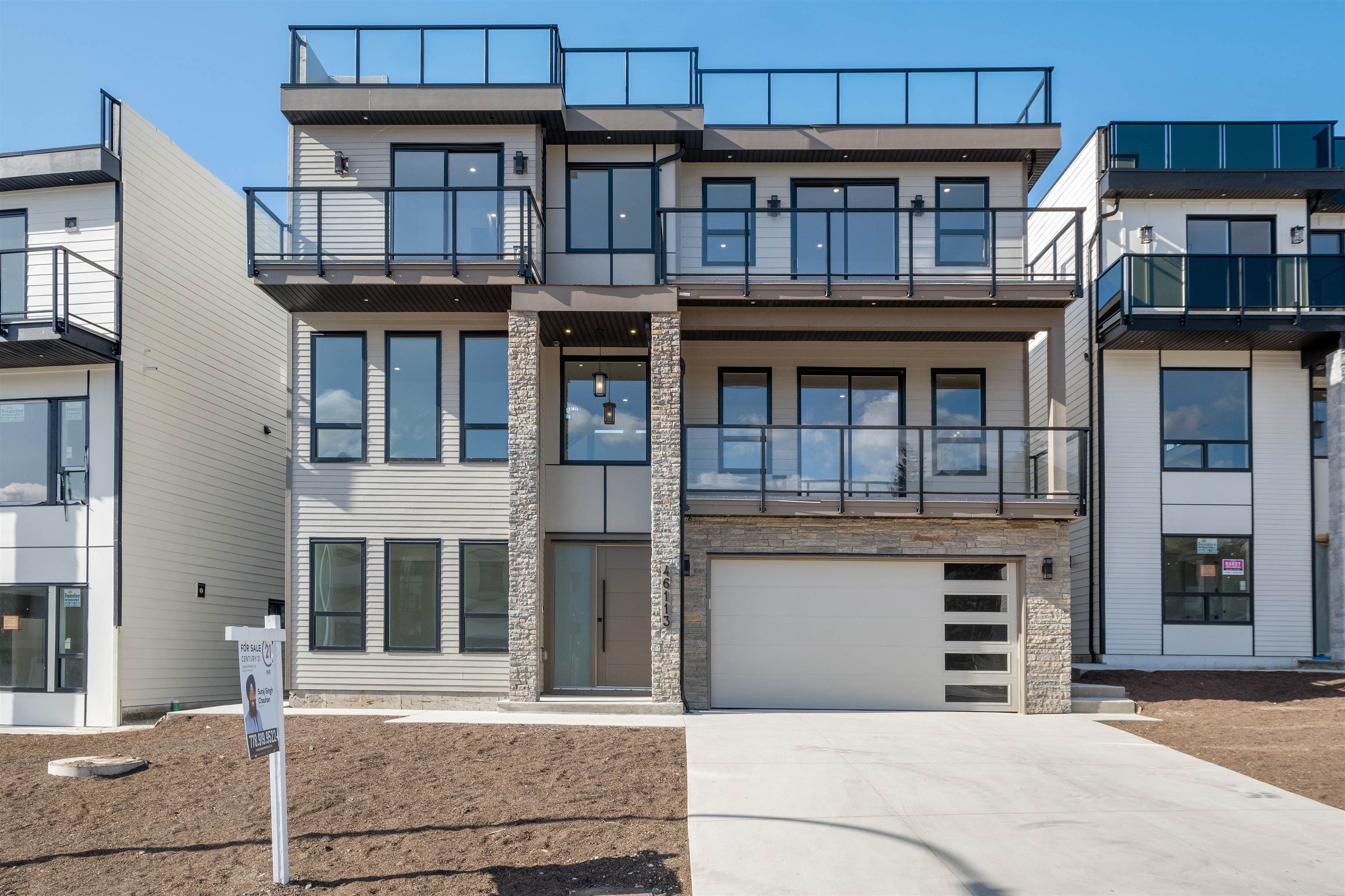 46113 Crestview Drive, Chilliwack, V2R 6G4 — photo 1