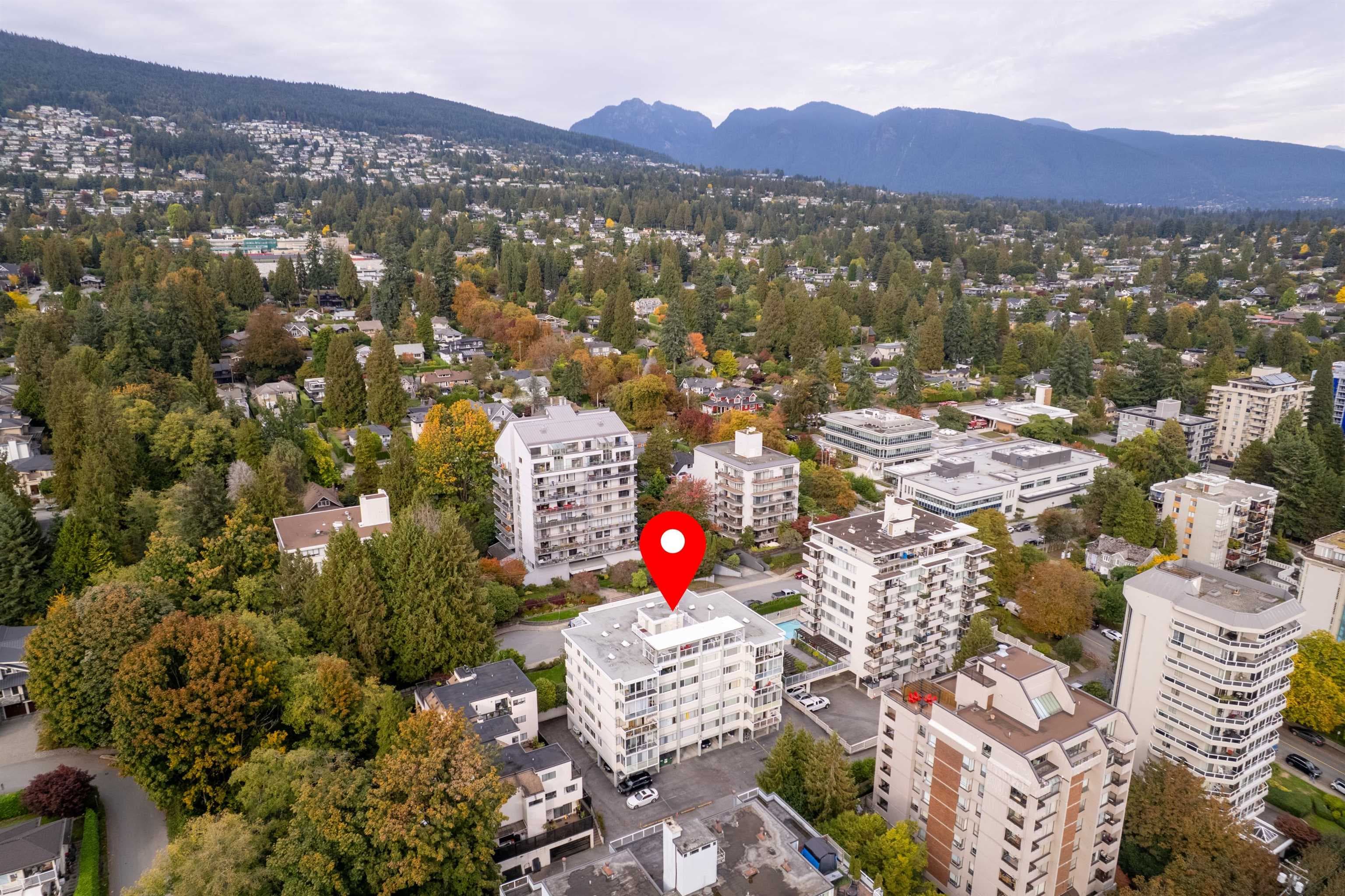 402 - 1750 Esquimalt Avenue, West Vancouver, V7V 1R8 — photo 2