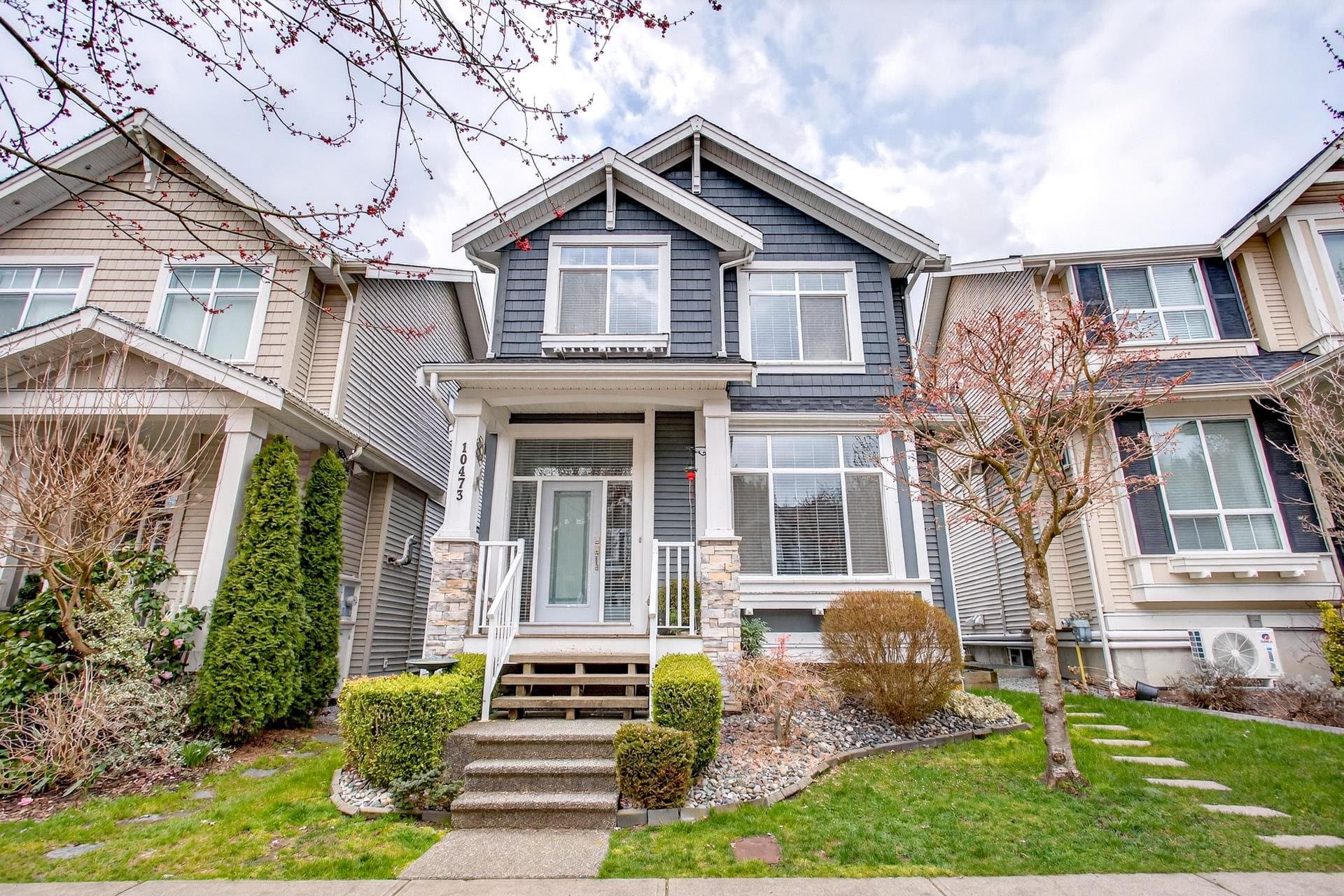 10473 Robertson Street, Maple Ridge, V2W 0H8 — photo 1