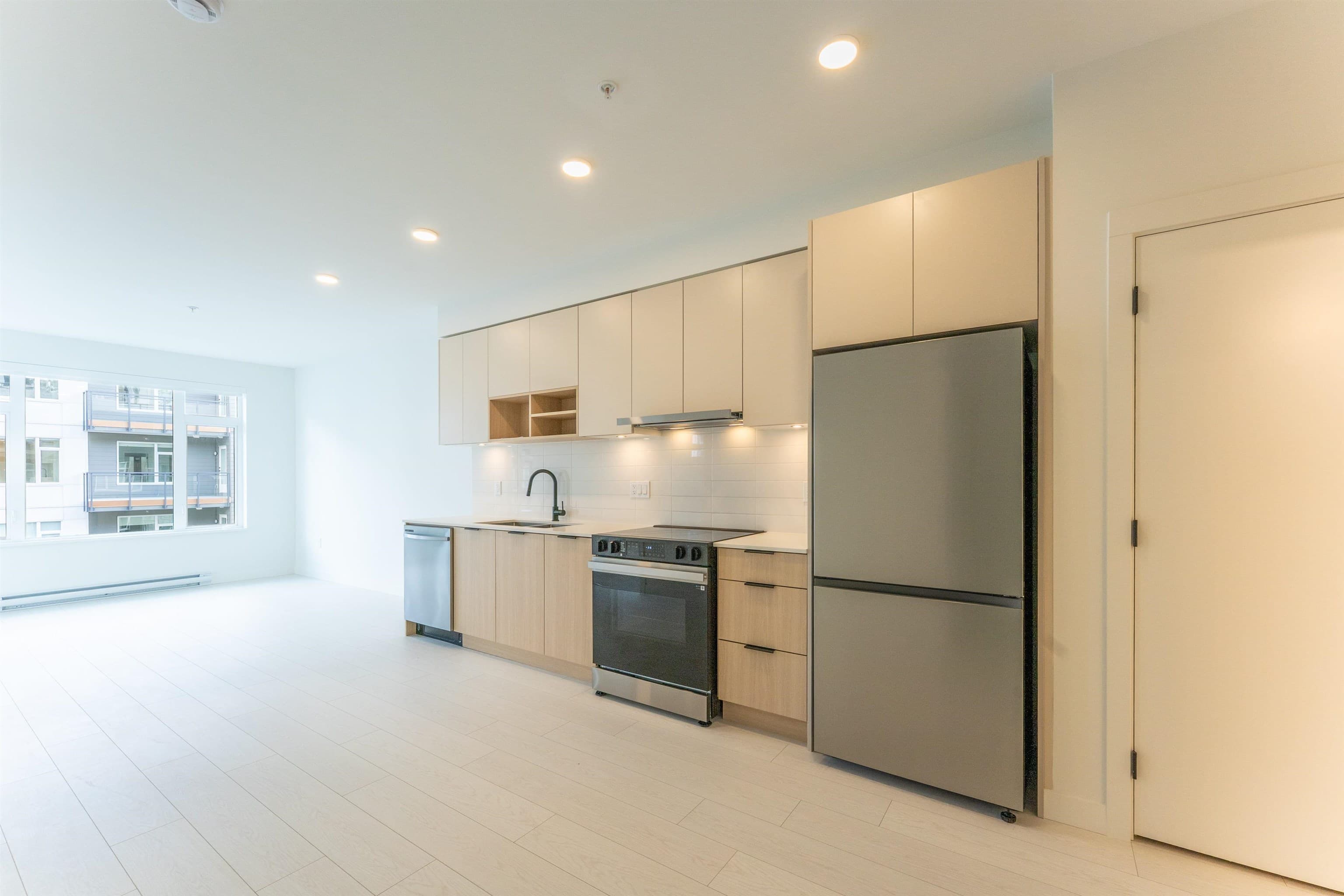 512 - 10466 138a Street, Surrey, V3T 0W3 — photo 2