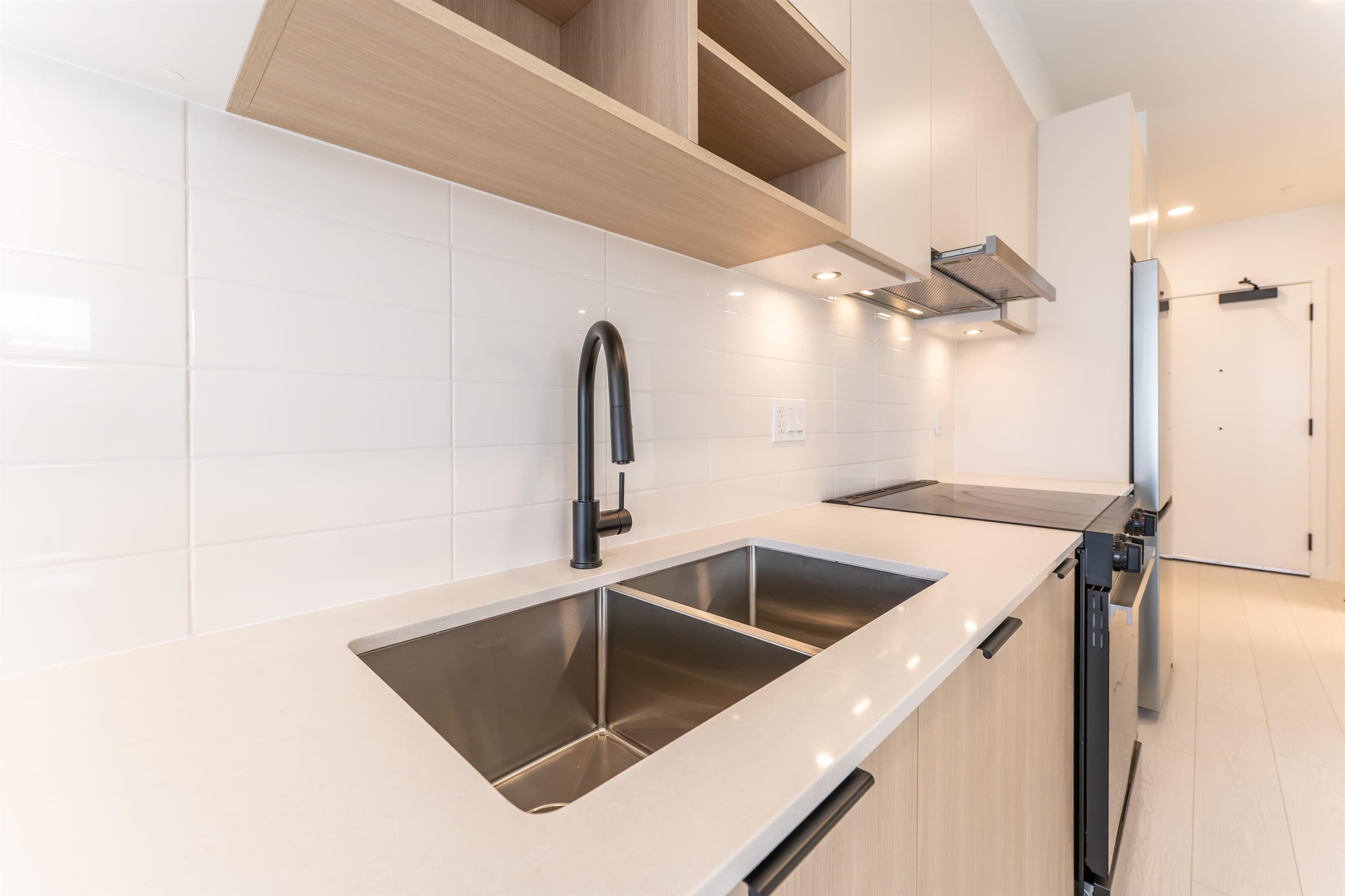 512 - 10466 138a Street, Surrey, V3T 0W3 — photo 4