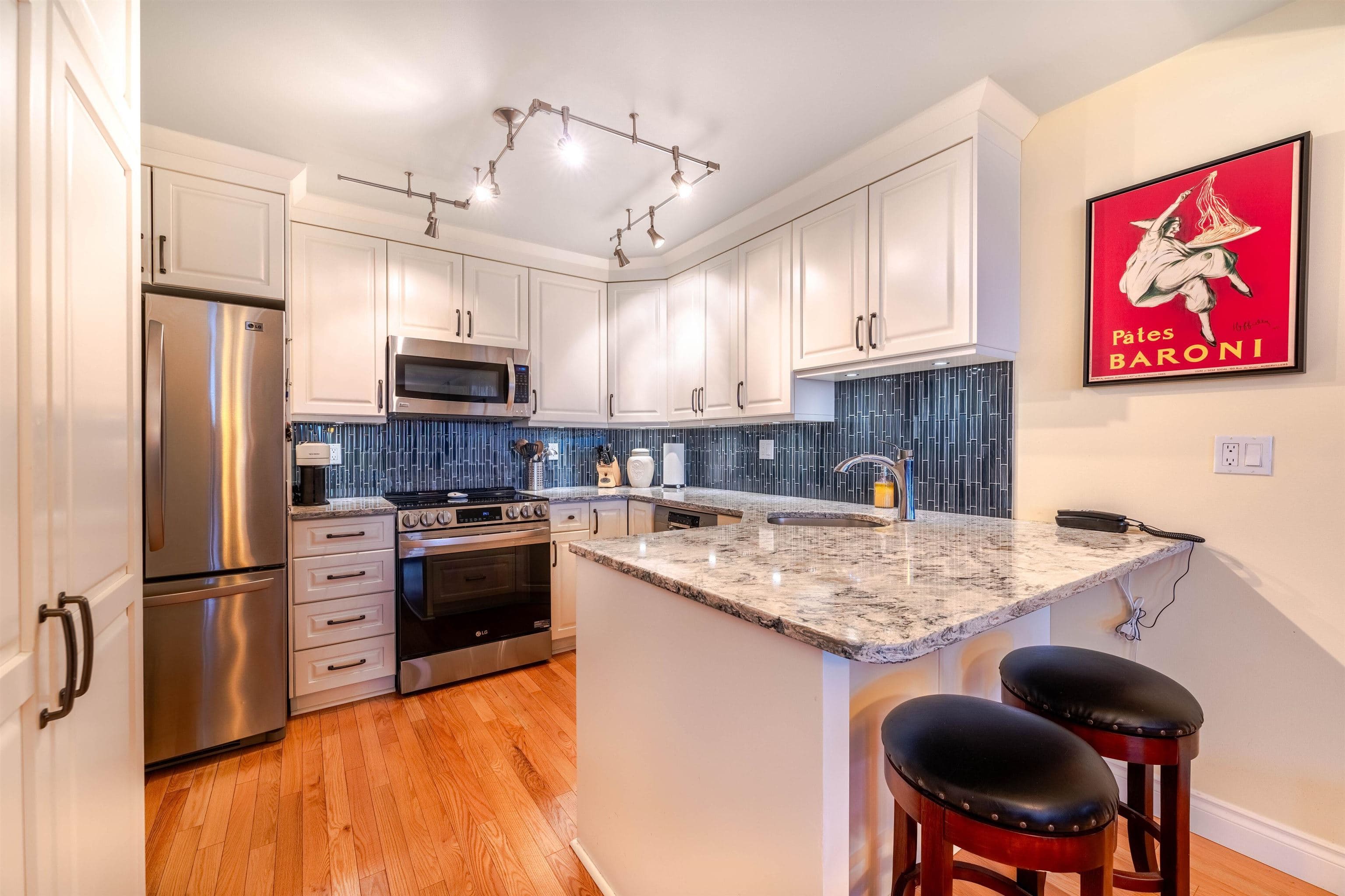 1606 - 612 Fifth Avenue, New Westminster, V3M 1X5 — photo 5