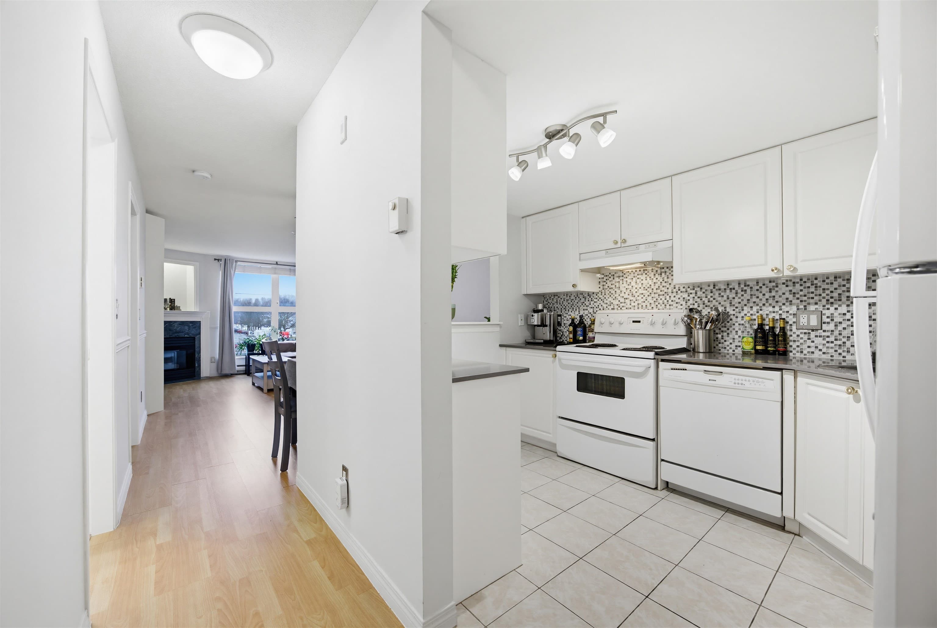 202 - 1519 Grant Avenue, Port Coquitlam, V3B 7S8 — photo 3