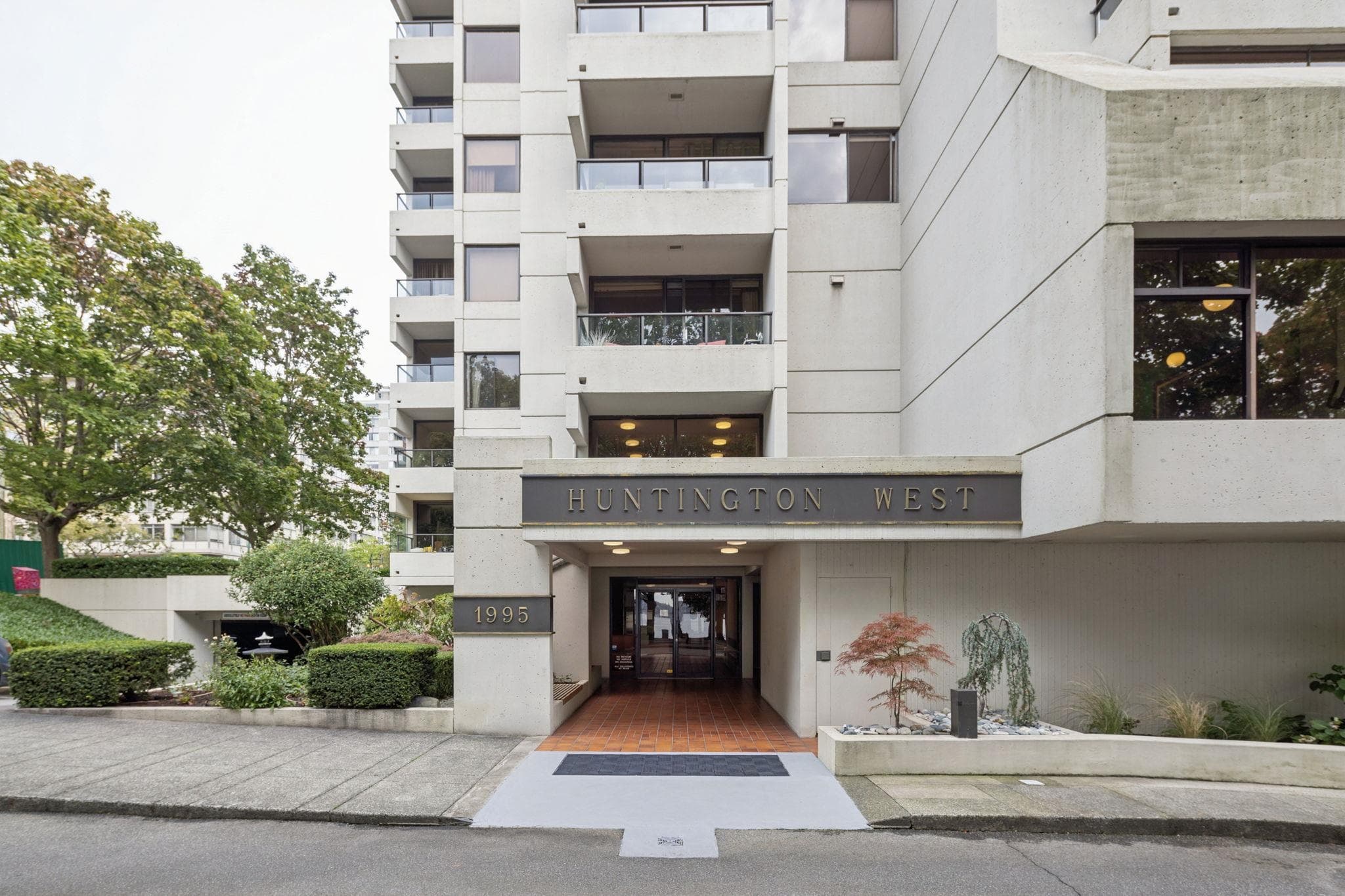 301 - 1995 Beach Avenue, Vancouver, V6G 2Y3 — photo 2