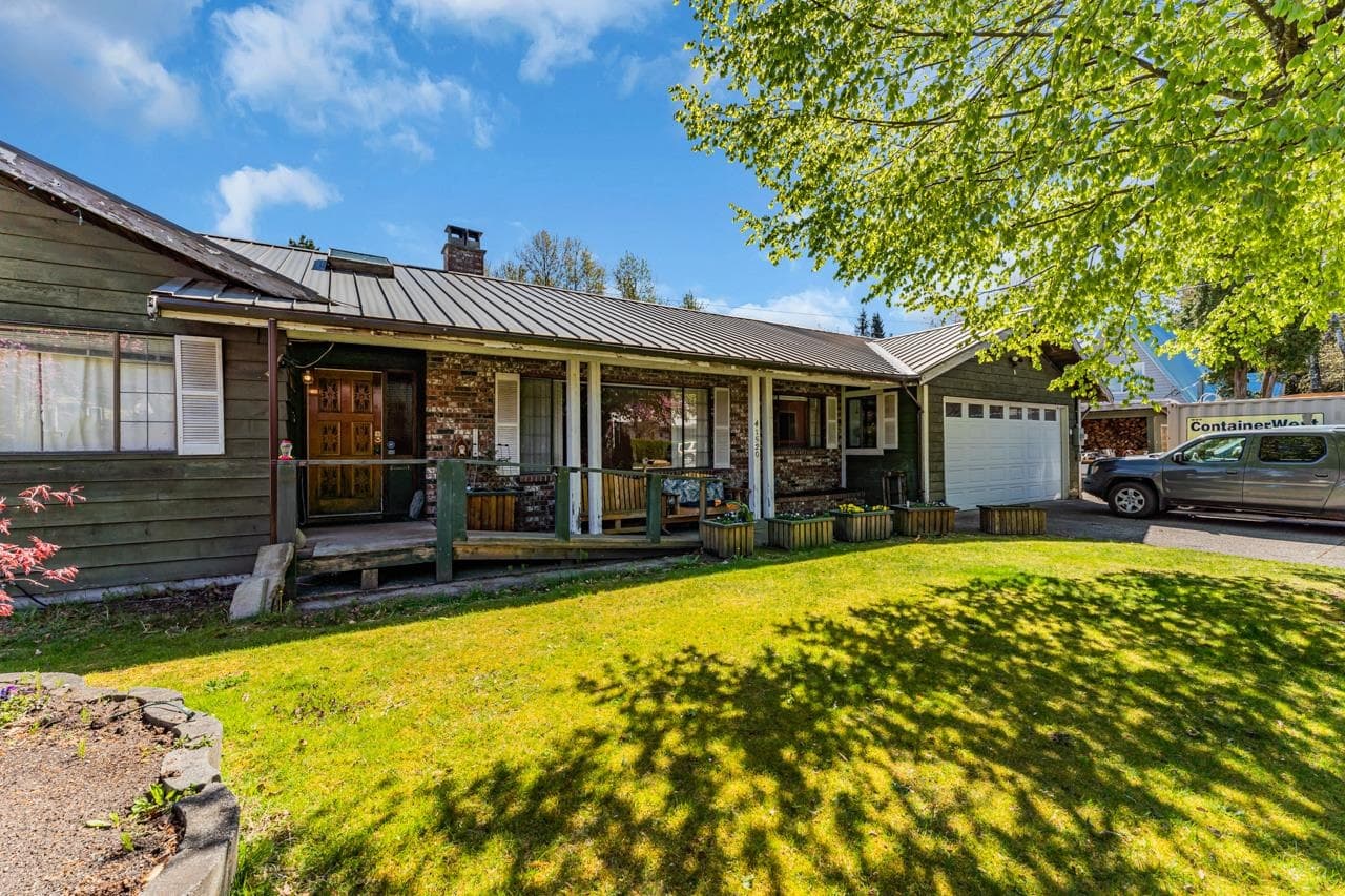 41520 Brennan Road, Squamish, V0N 3G0 — photo 1