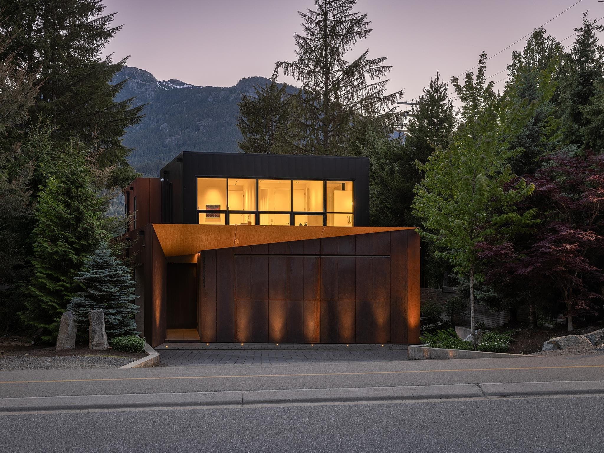 3258 Archibald Way, Whistler, V8E 0B2 — photo 3