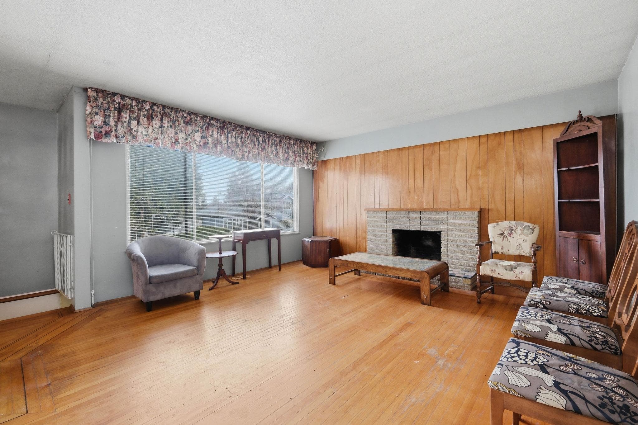 4745 Gilpin Court, Burnaby, V5G 3A1 — photo 2
