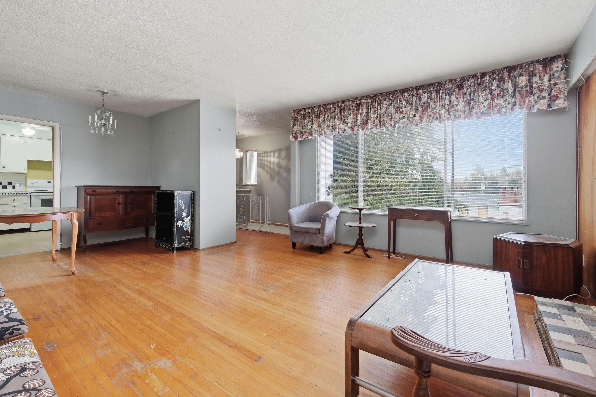 4745 Gilpin Court, Burnaby, V5G 3A1 — photo 4