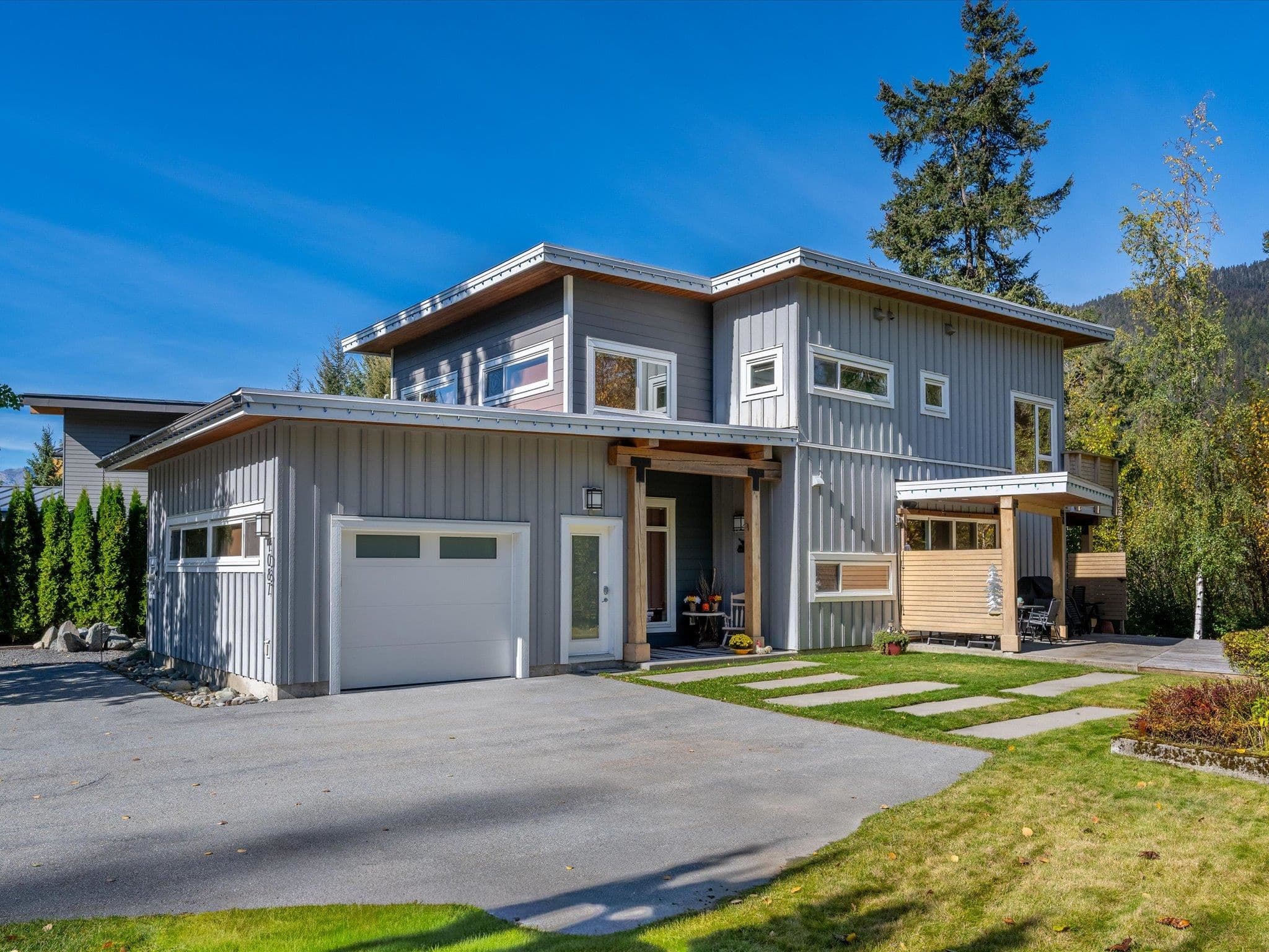 1087 Madeley Place, Whistler, V8E 0K6 — photo 1