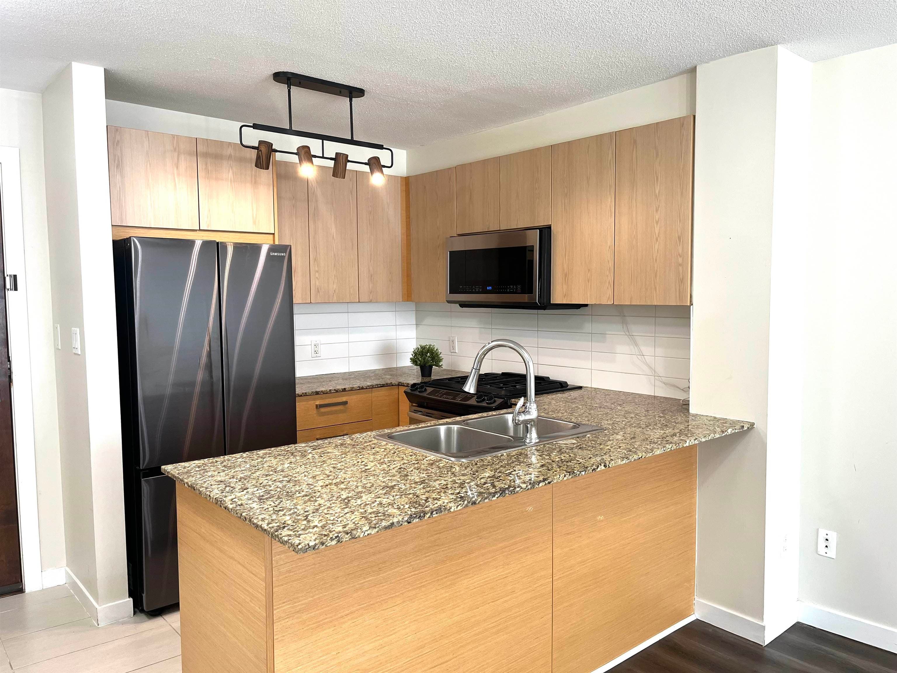 101 - 5889 Irmin Street, Burnaby, V5J 0C1 — photo 2