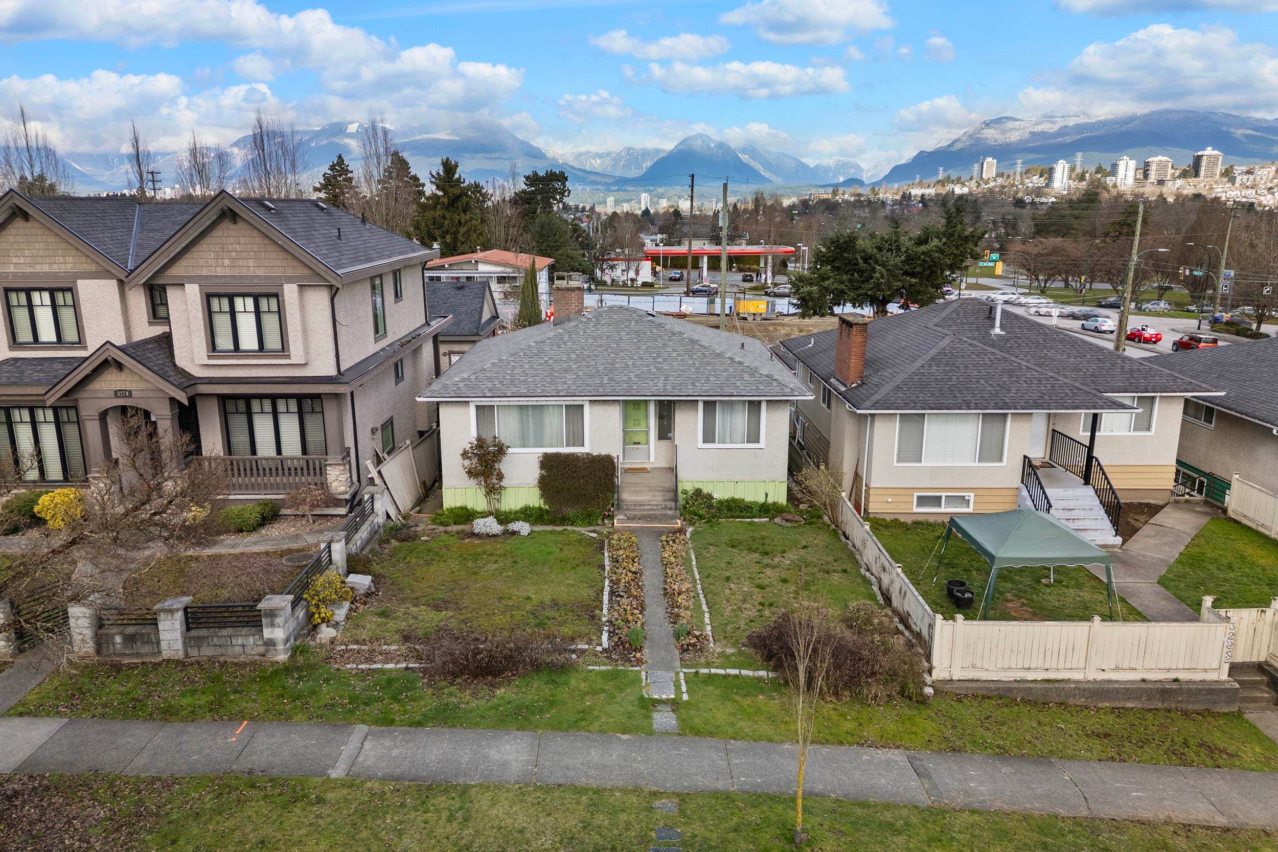 3281 E 2nd Avenue, Vancouver, V5M 1G2 — photo 2