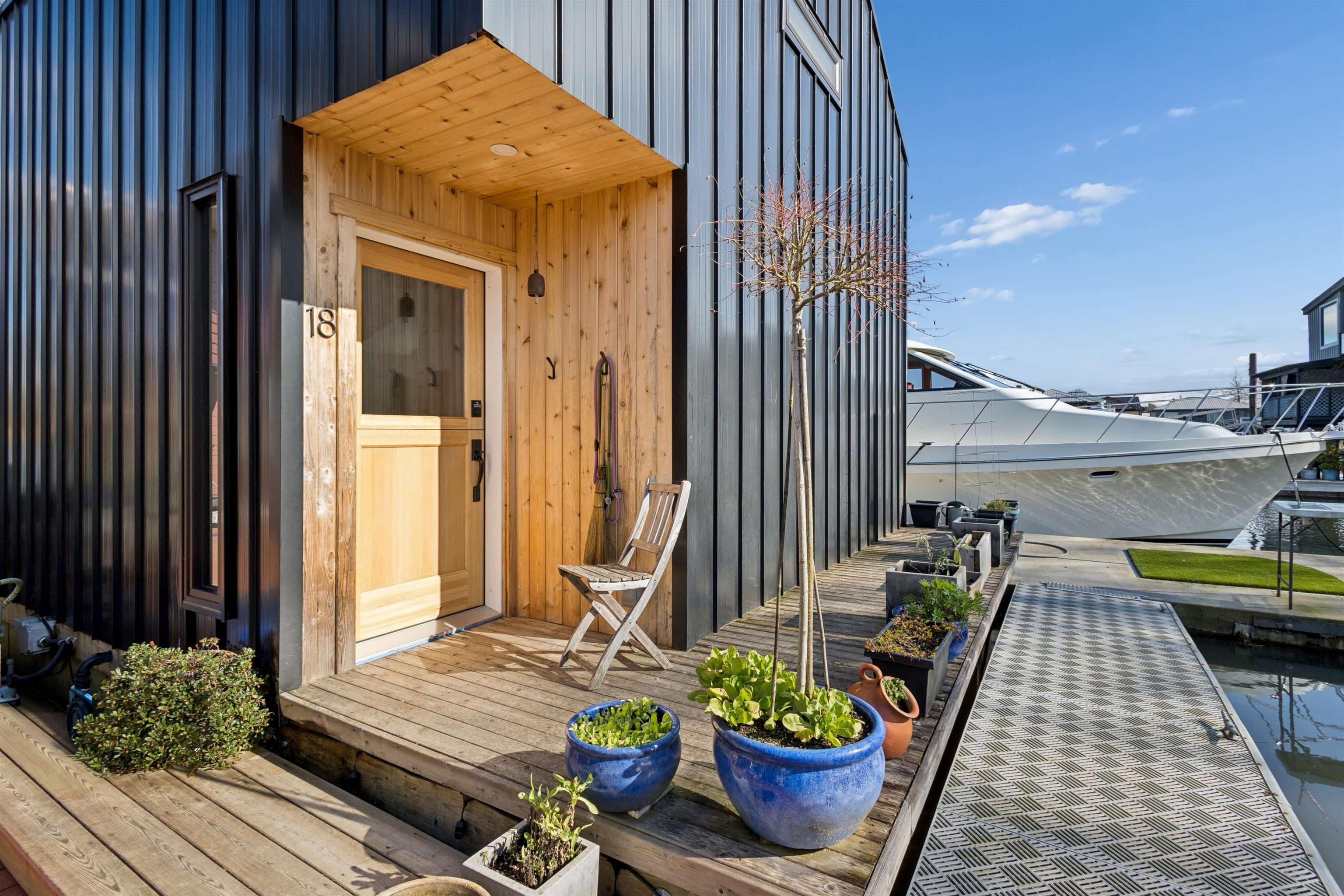 4345 W River Road, Ladner