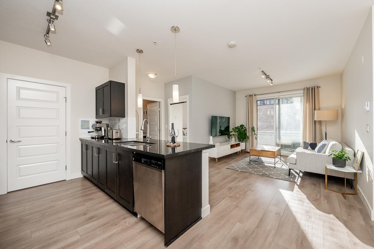 202 - 20078 Fraser Highway, Langley