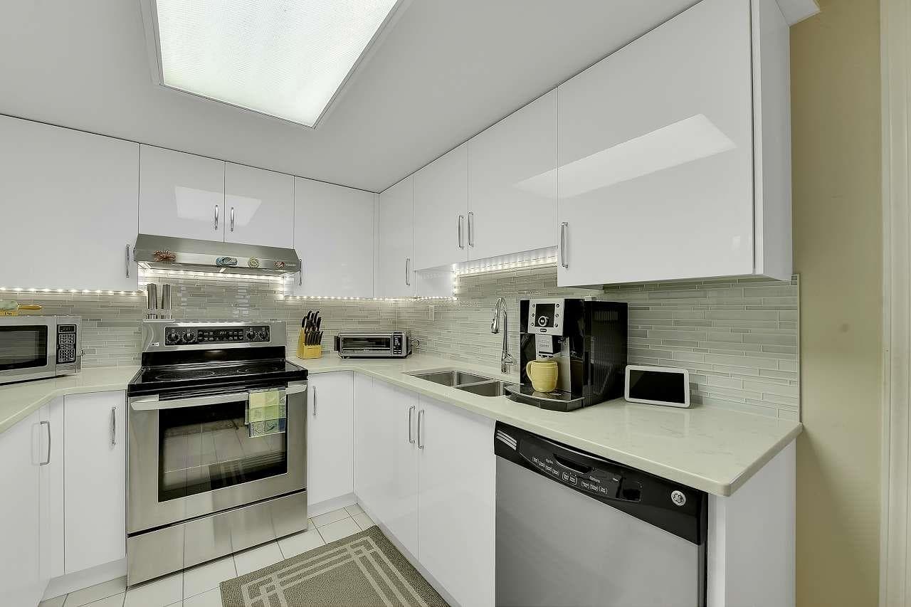 1408 - 10082 148 Street, Surrey, V3R 0S3 — photo 4