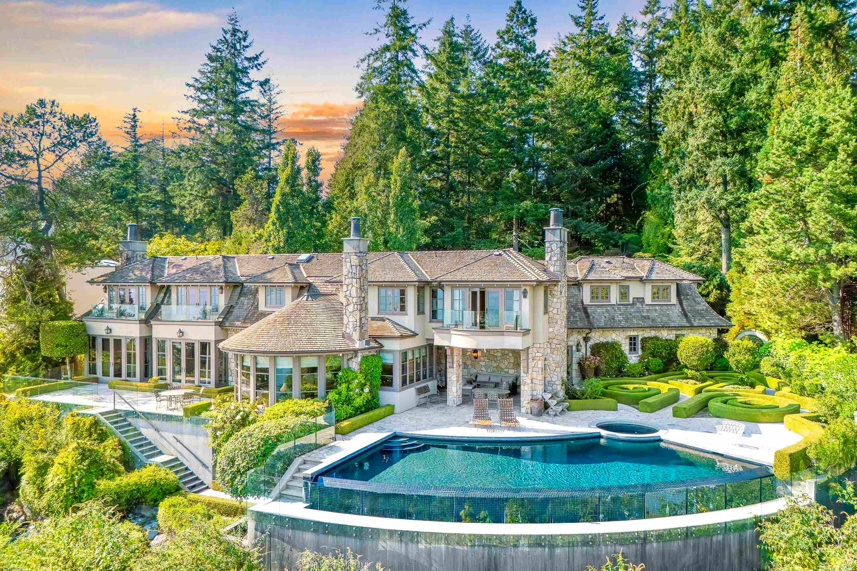 4672 Clovelly Walk, West Vancouver