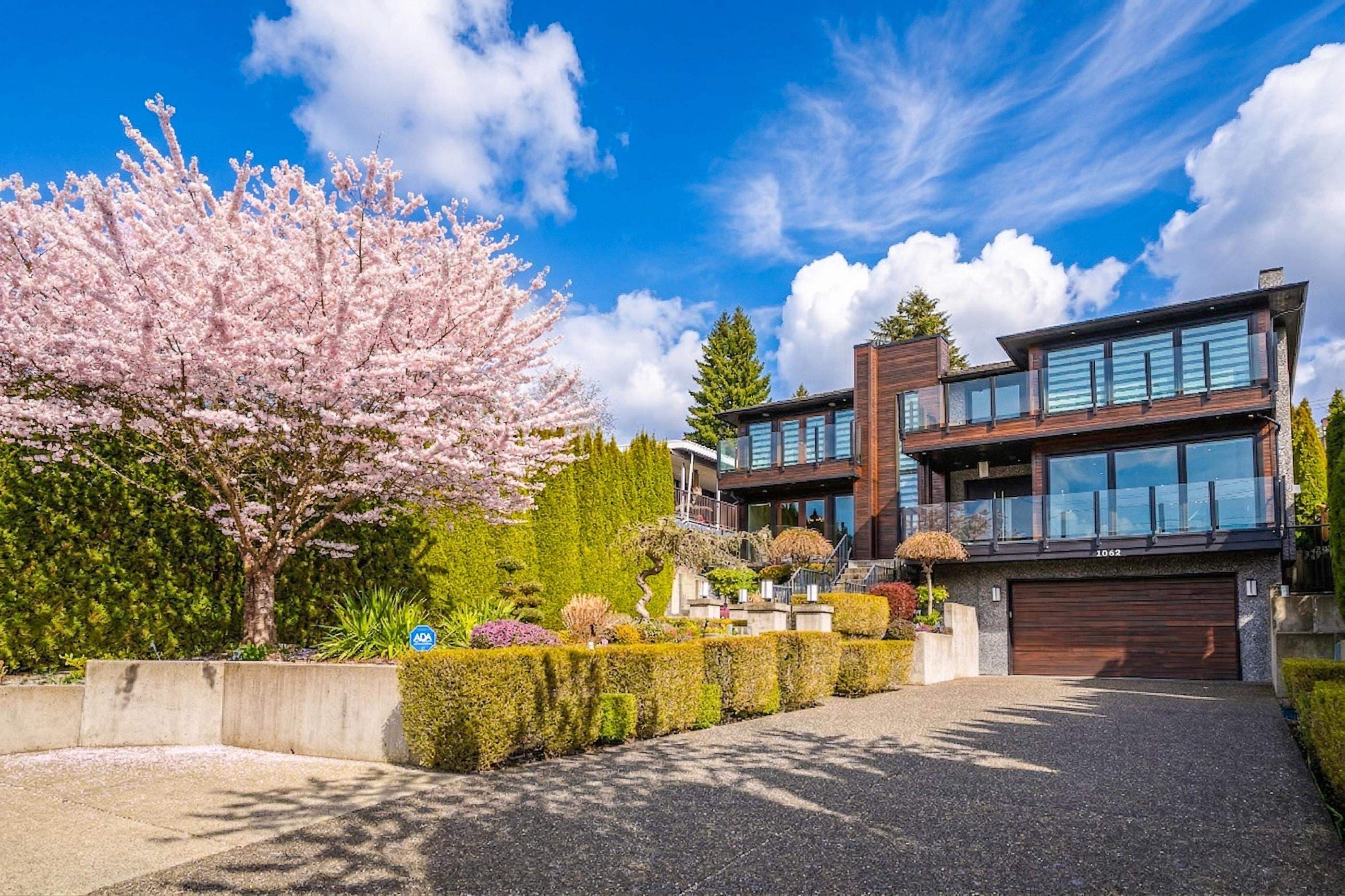 1068 Holdom Avenue, Burnaby