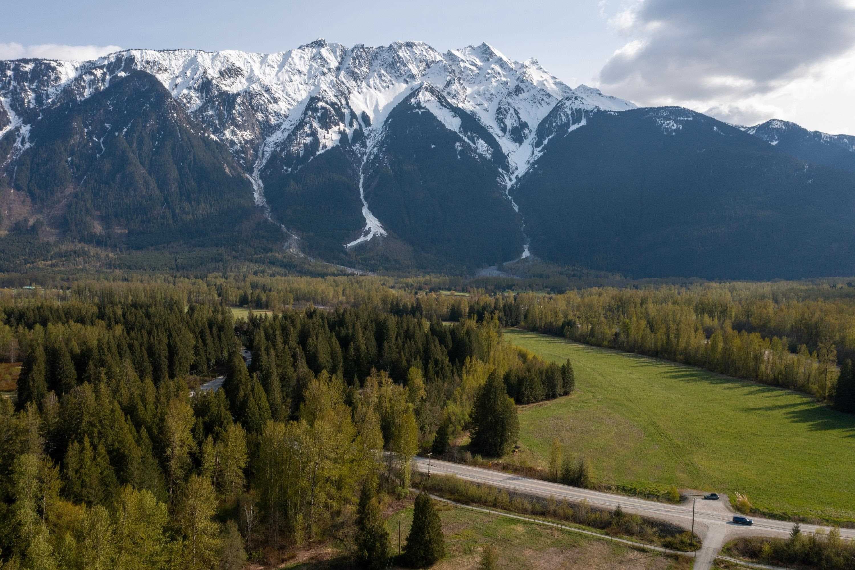 1692 Highway 99, Pemberton, V0N 2L0 — photo 2