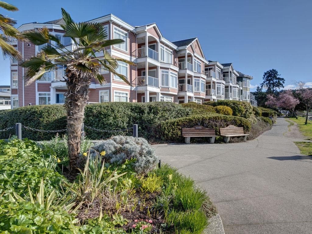 205 - 5470 Inlet Avenue, Sechelt, V7Z 0H4 — photo 2
