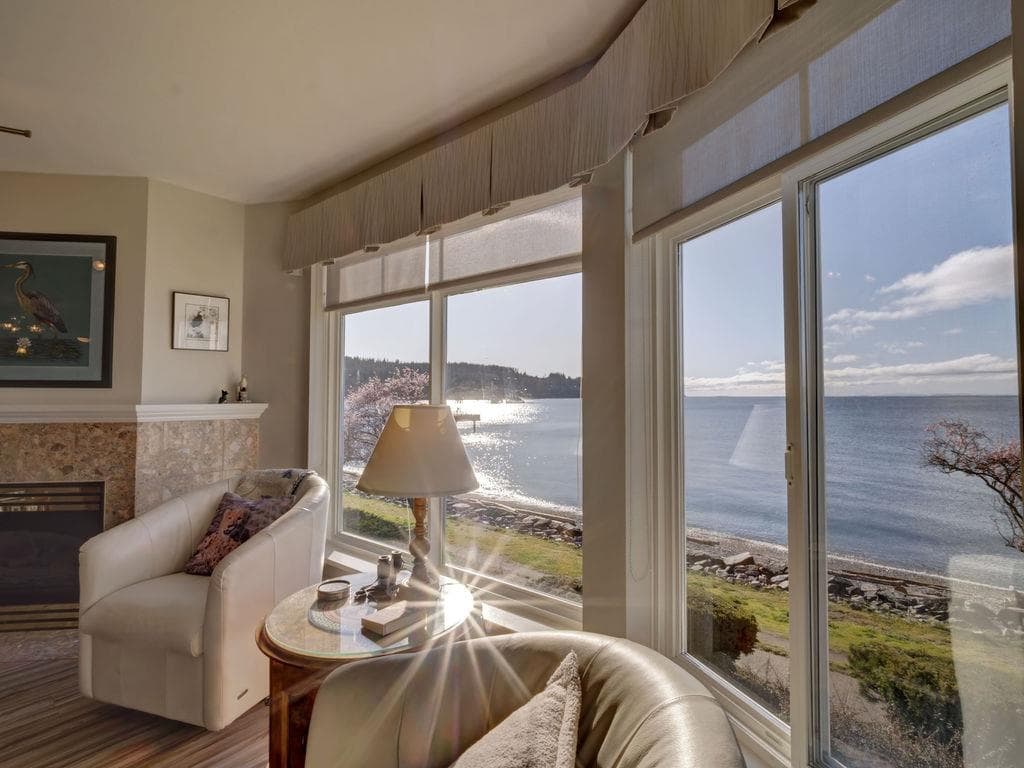 205 - 5470 Inlet Avenue, Sechelt