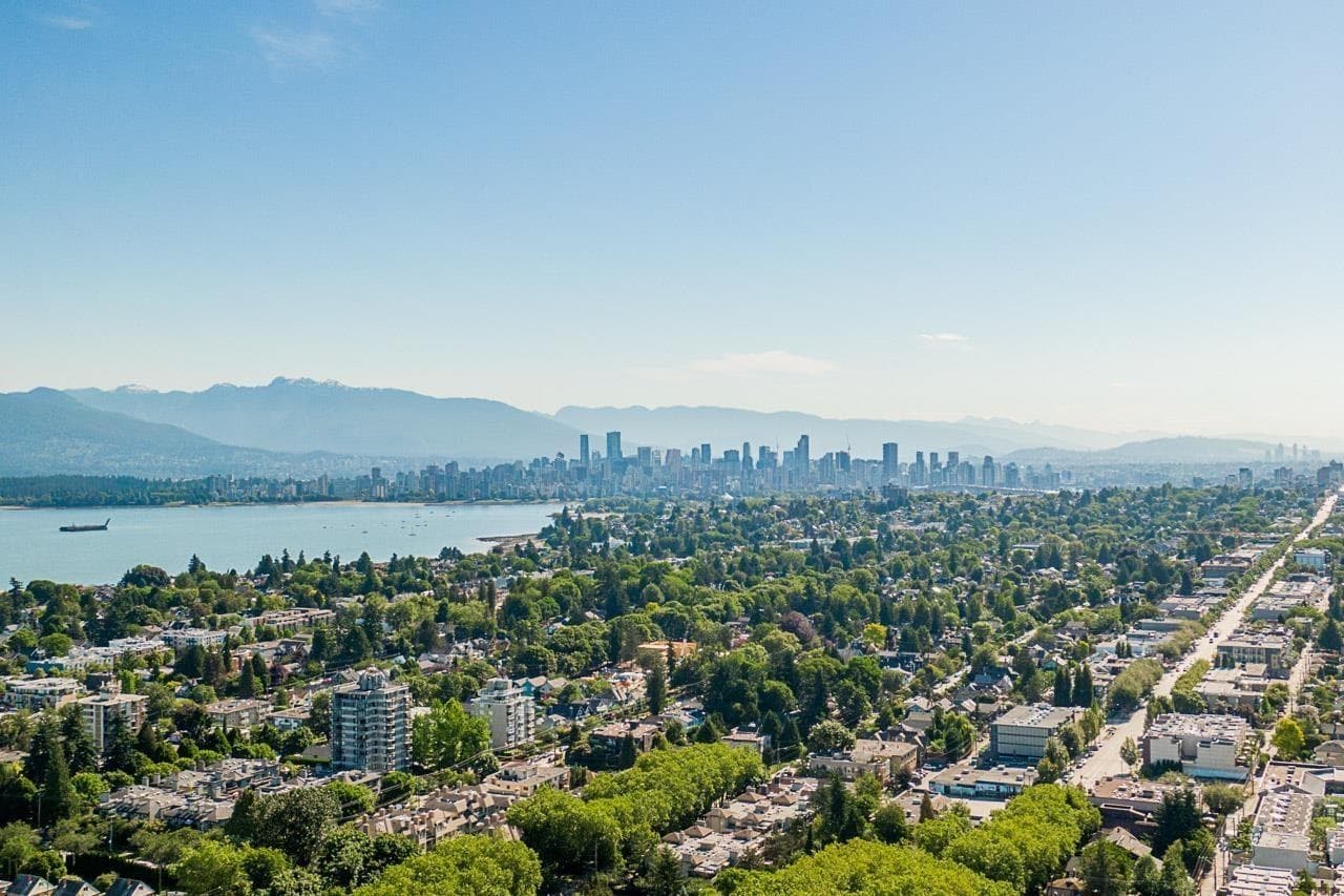 3945 W 10th Avenue, Vancouver, V6R 2G9 — photo 2
