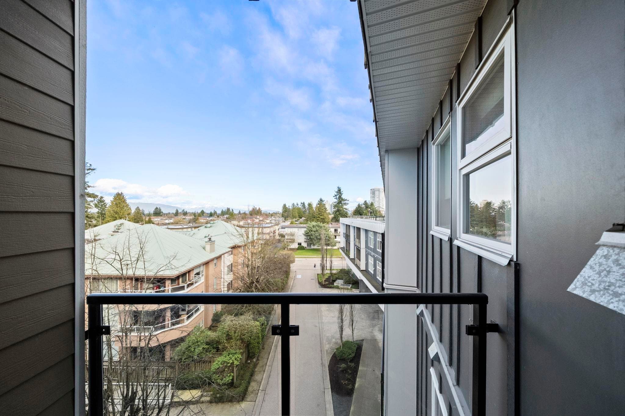 PH18 - 6283 Kingsway, Burnaby, V5J 0H3 — photo 2