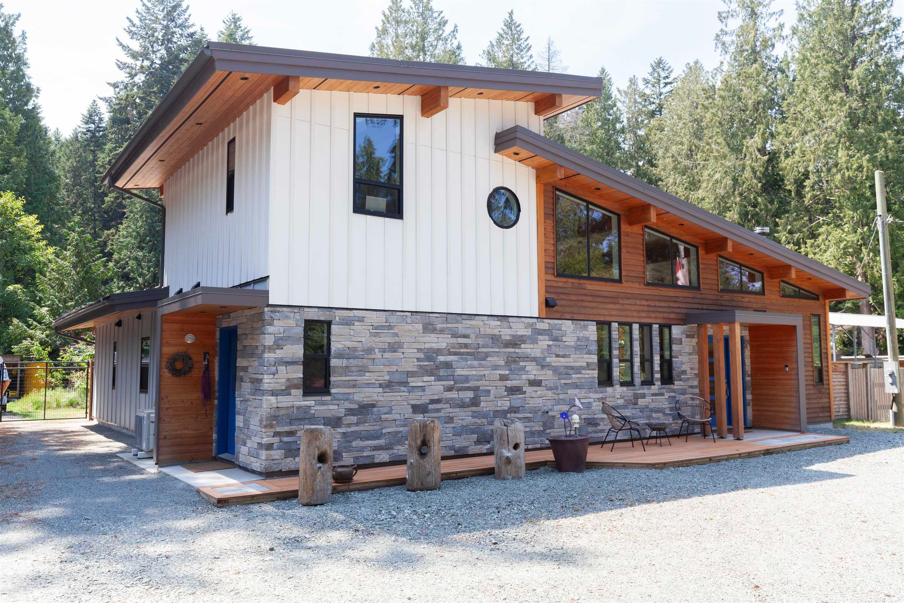 528 Aya Reach Road, Mayne Island