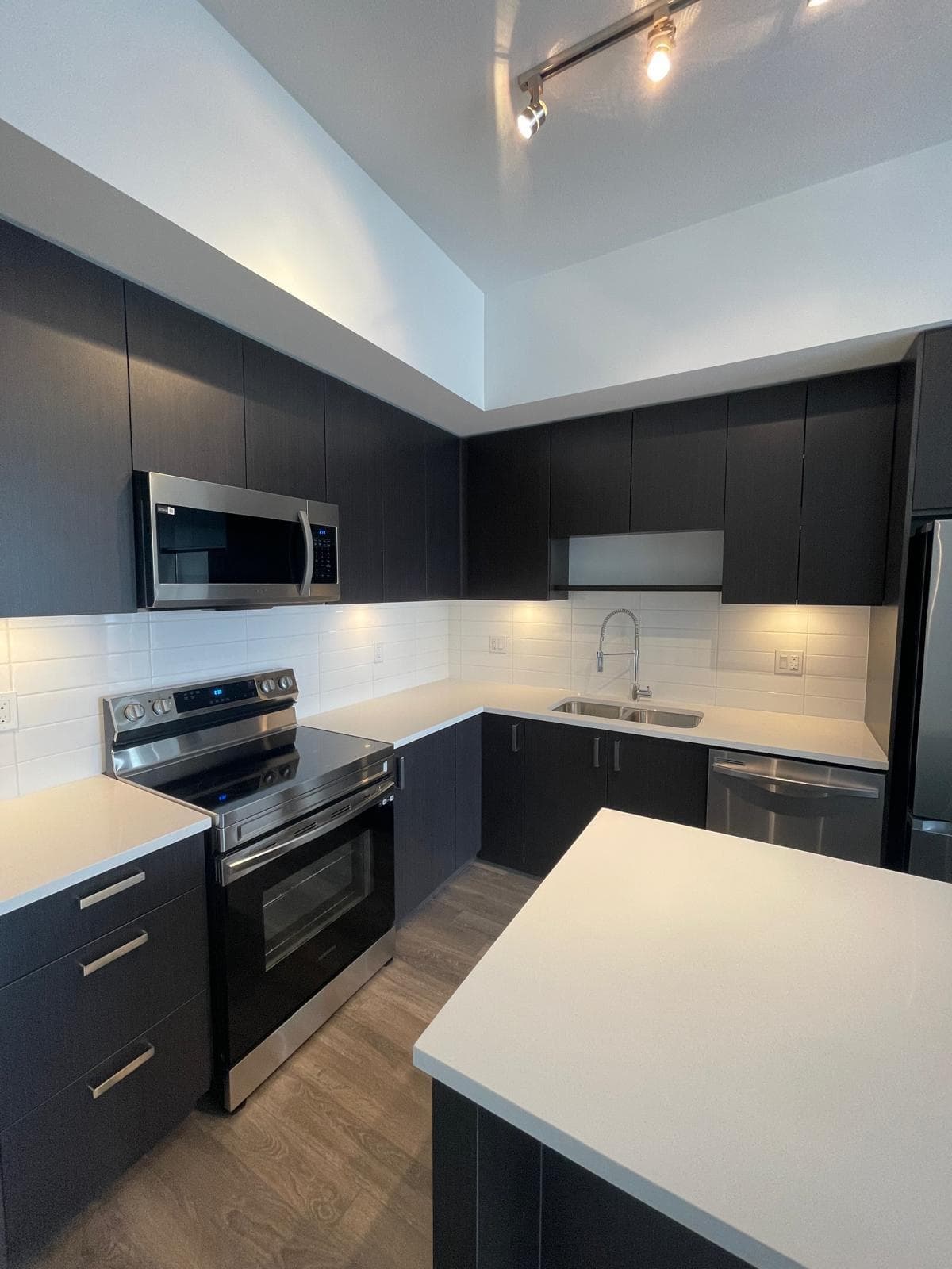 609 - 15815 85 Avenue, Surrey