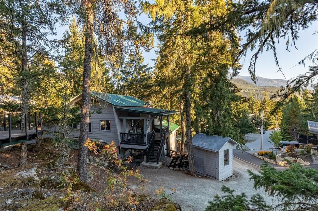 9539 Emerald Drive, Whistler, V8E 0G5 — photo 2