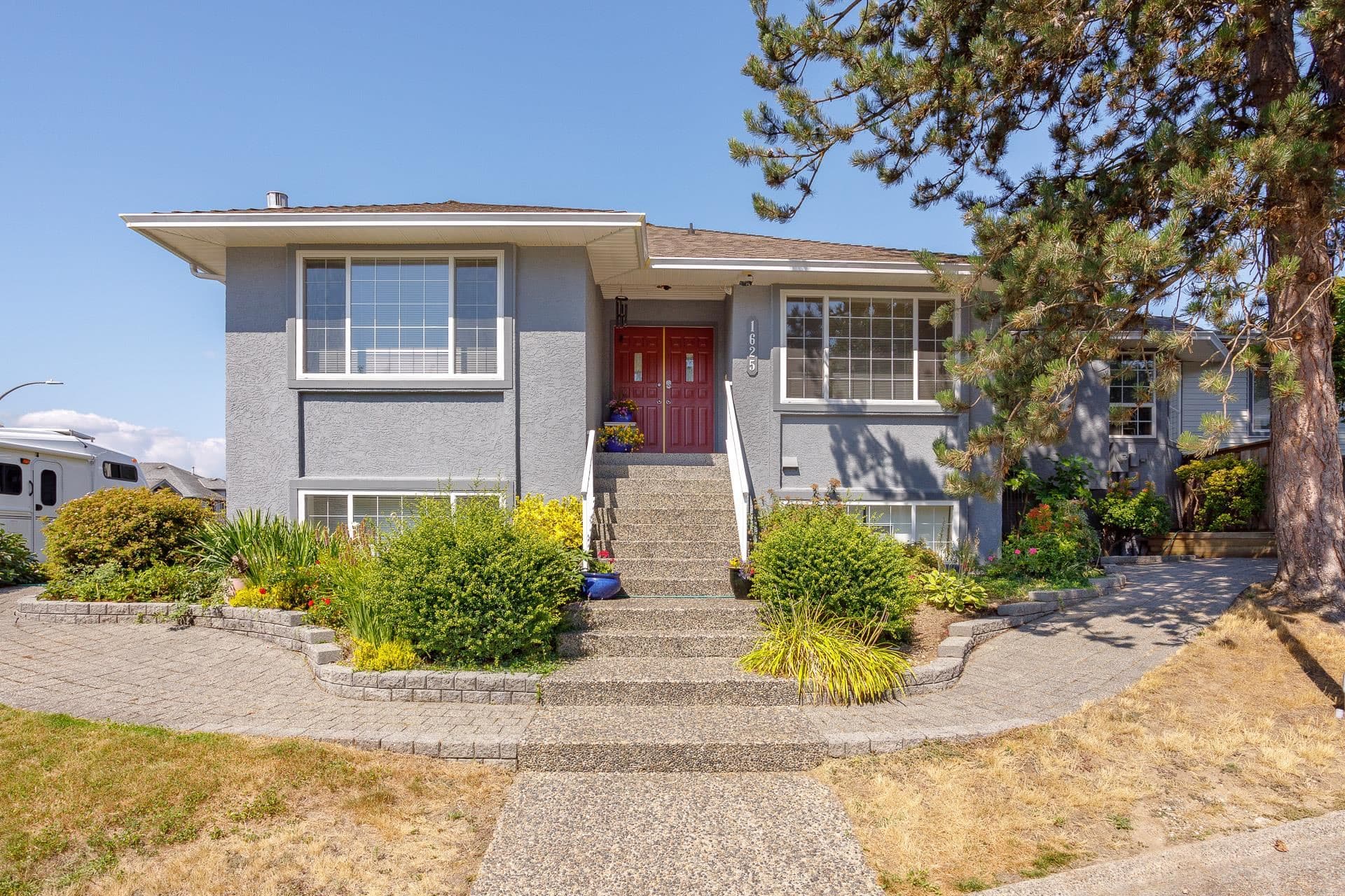 1625 Mchugh Close, Port Coquitlam — sold