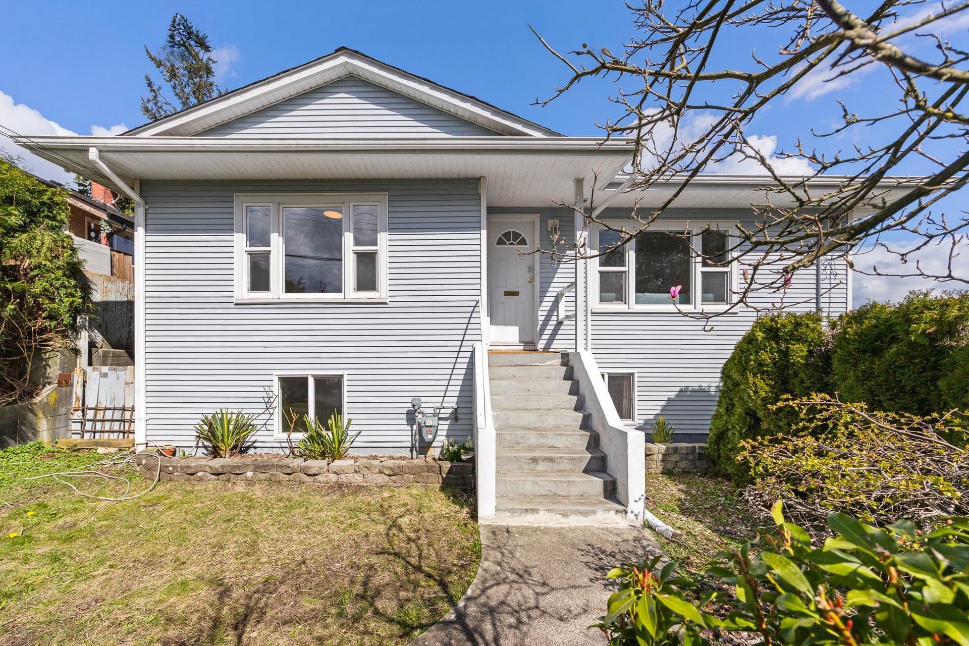 341 Sherbrooke Street, New Westminster, V3L 3M4 — photo 1