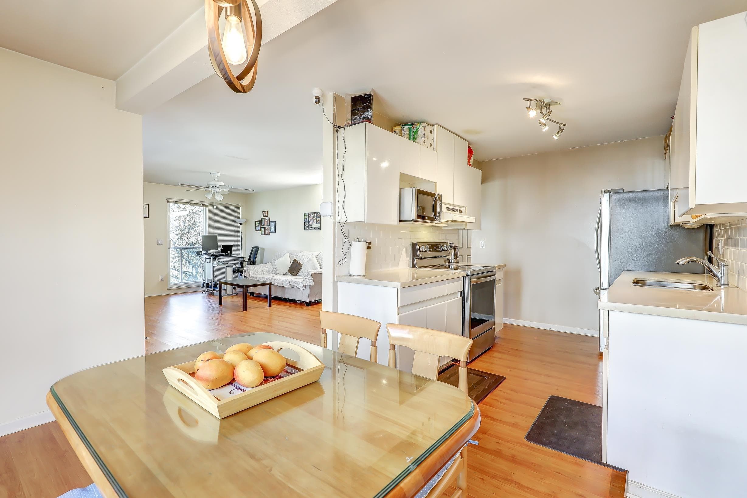 210 - 14980 101a Avenue, Surrey, V3R 0T1 — photo 3