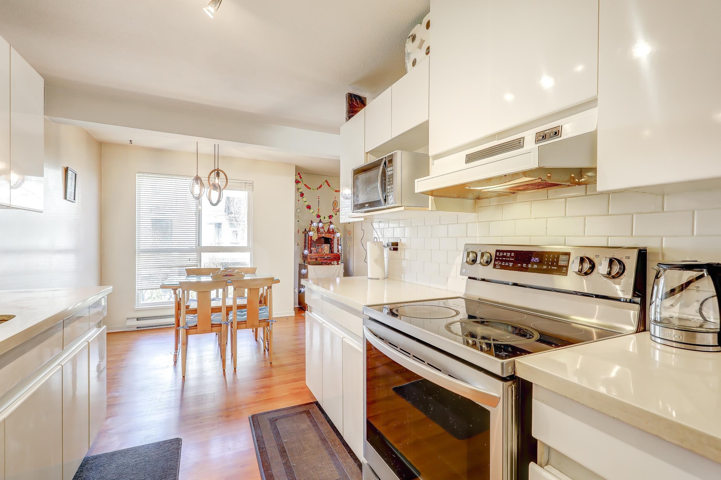 210 - 14980 101a Avenue, Surrey, V3R 0T1 — photo 1