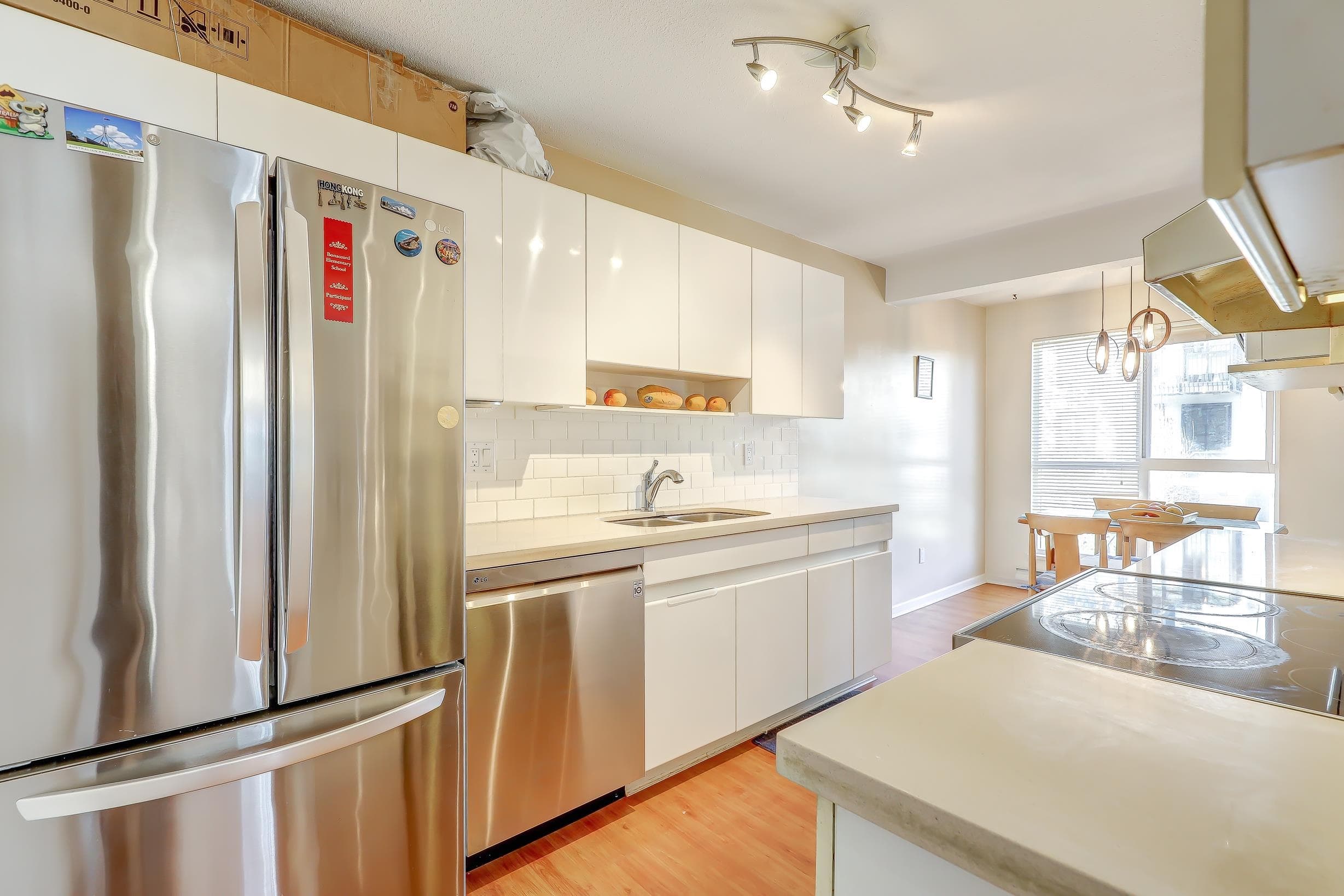 210 - 14980 101a Avenue, Surrey, V3R 0T1 — photo 5