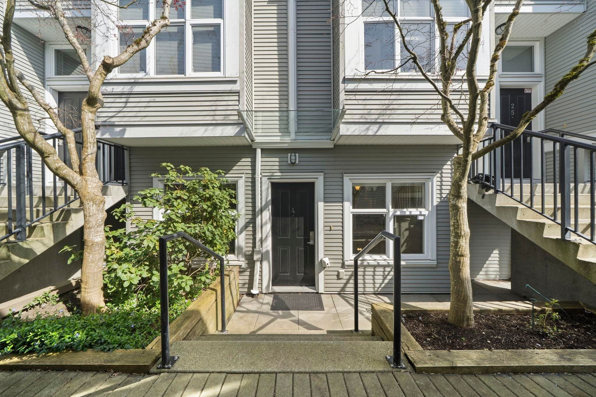4 - 1203 Madison Avenue, Burnaby — sold