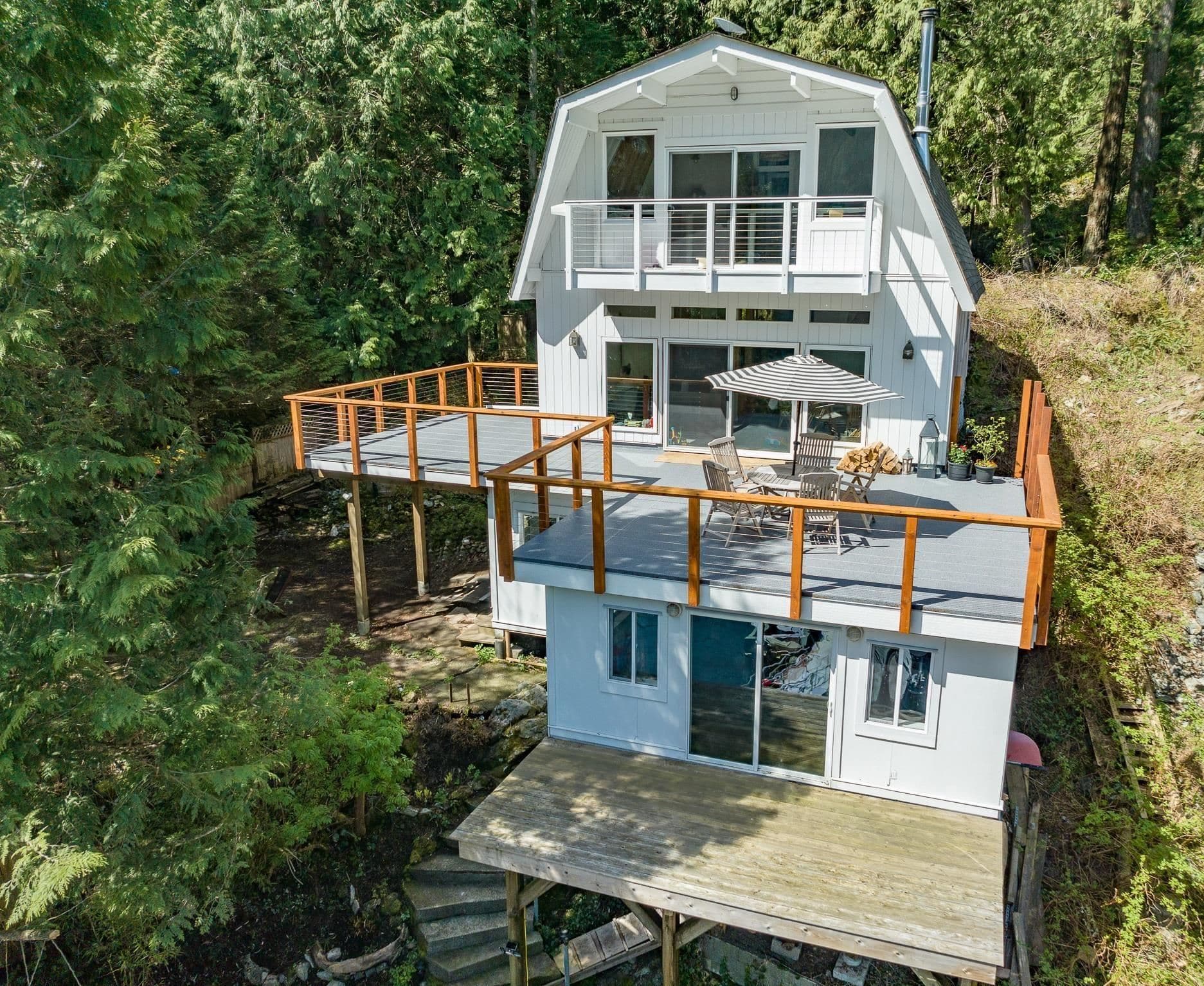 2937 Panorama Drive, North Vancouver, V7G 2A4 — photo 2