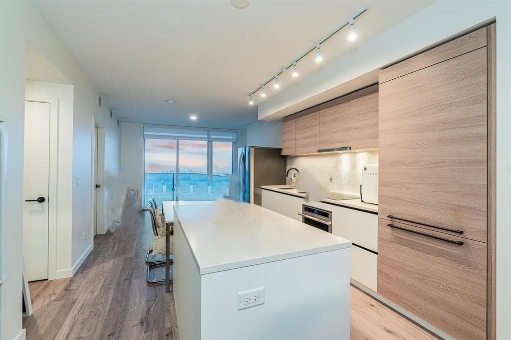 906 - 13428 105 Avenue, Surrey, V3T 0S6 — photo 3