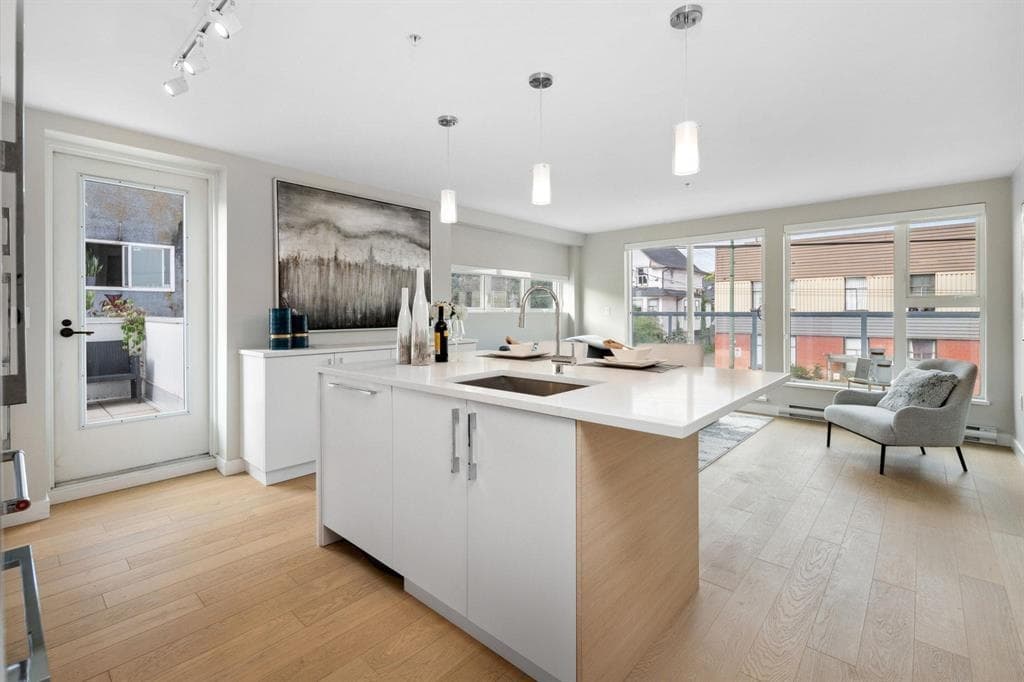 2512 Fraser Street, Vancouver