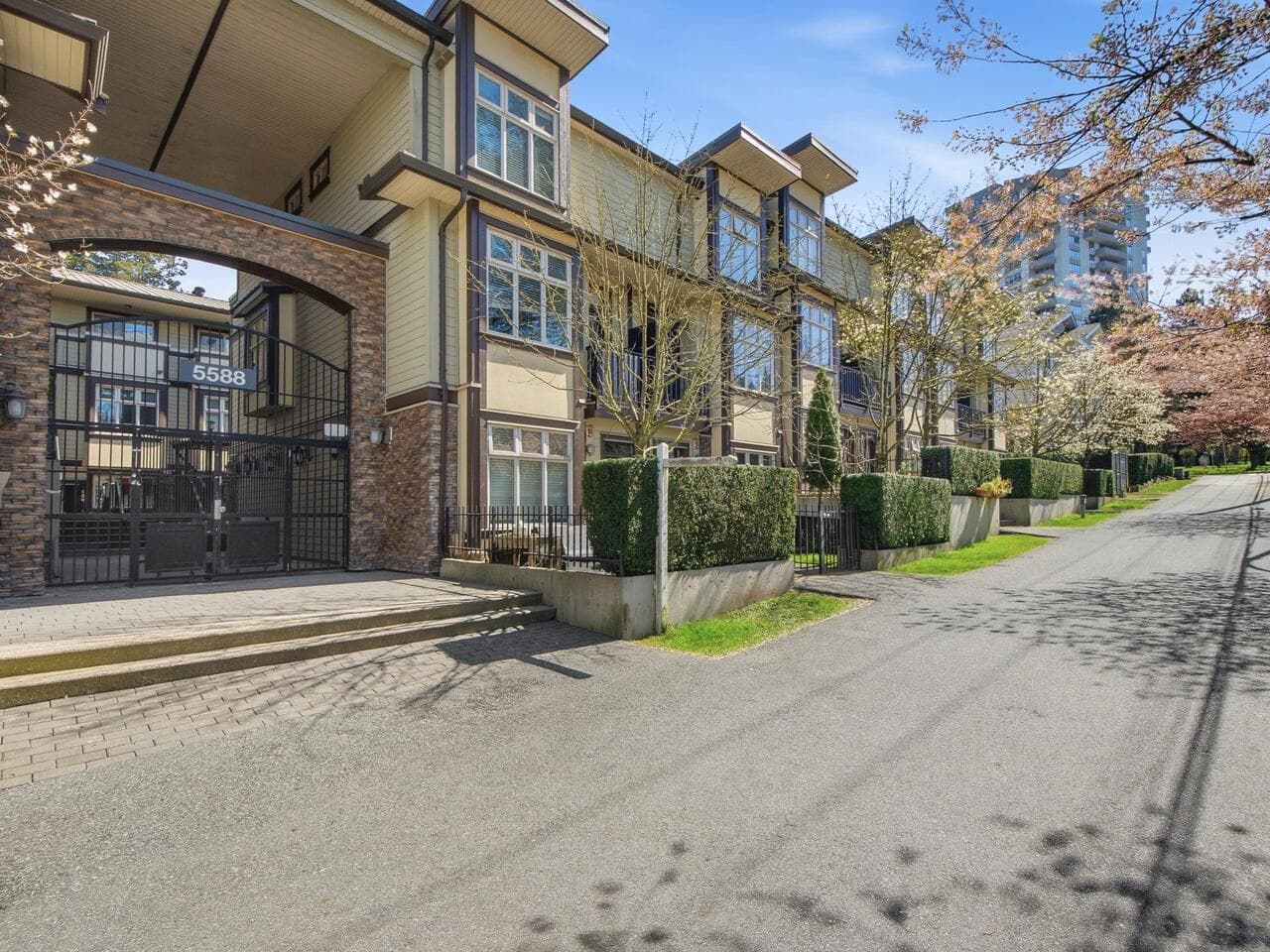 114 - 5588 Patterson, Burnaby — sold