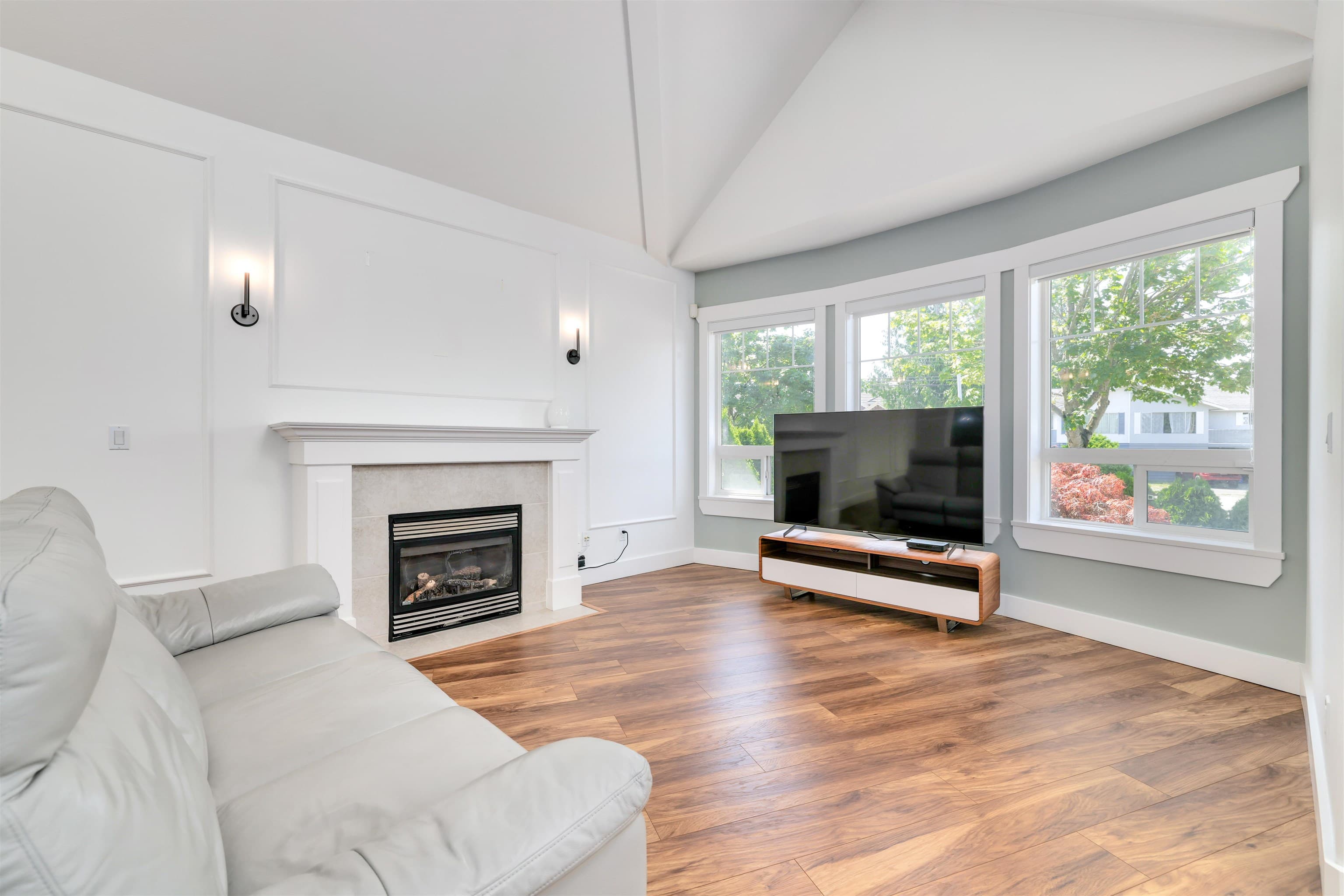 6982 Barnard Drive, Richmond, V7C 5T5 — photo 2