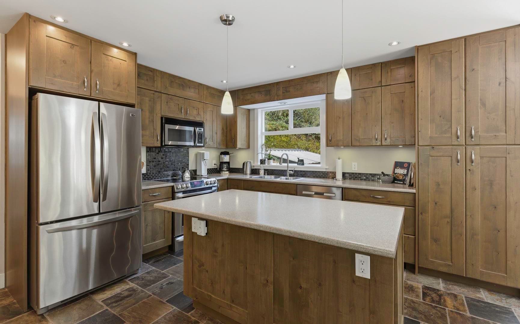 7498 Amber Road, Sechelt, V7Z 0C6 — photo 3