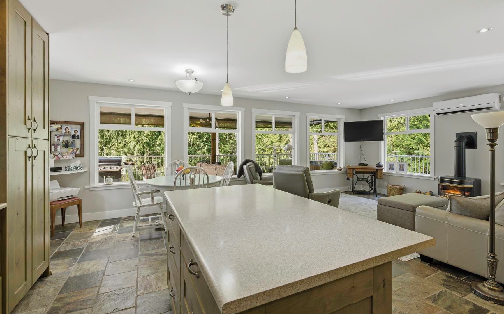 7498 Amber Road, Sechelt, V7Z 0C6 — photo 4