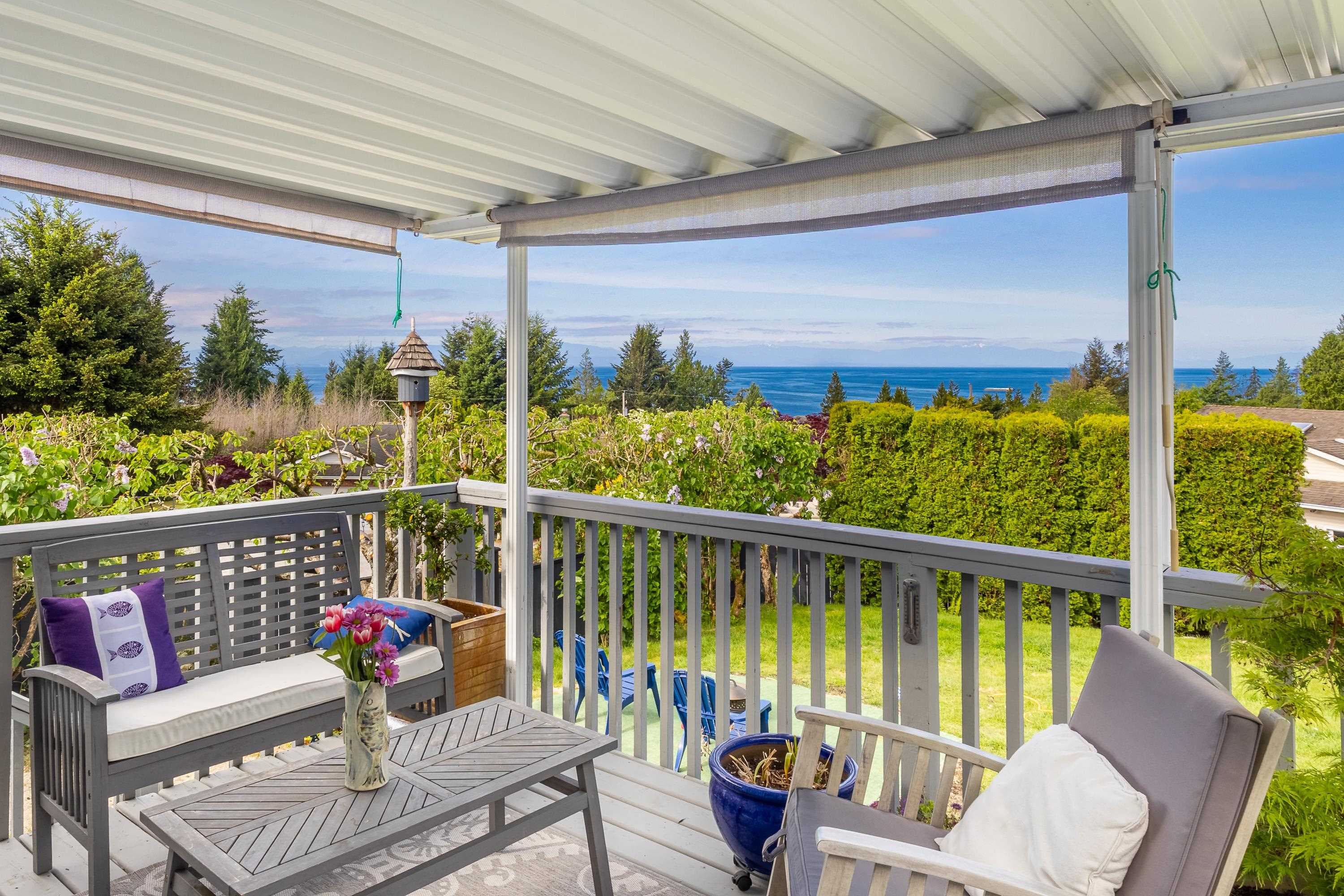 5007 Laurel Avenue, Sechelt, V7Z 0B9 — photo 2