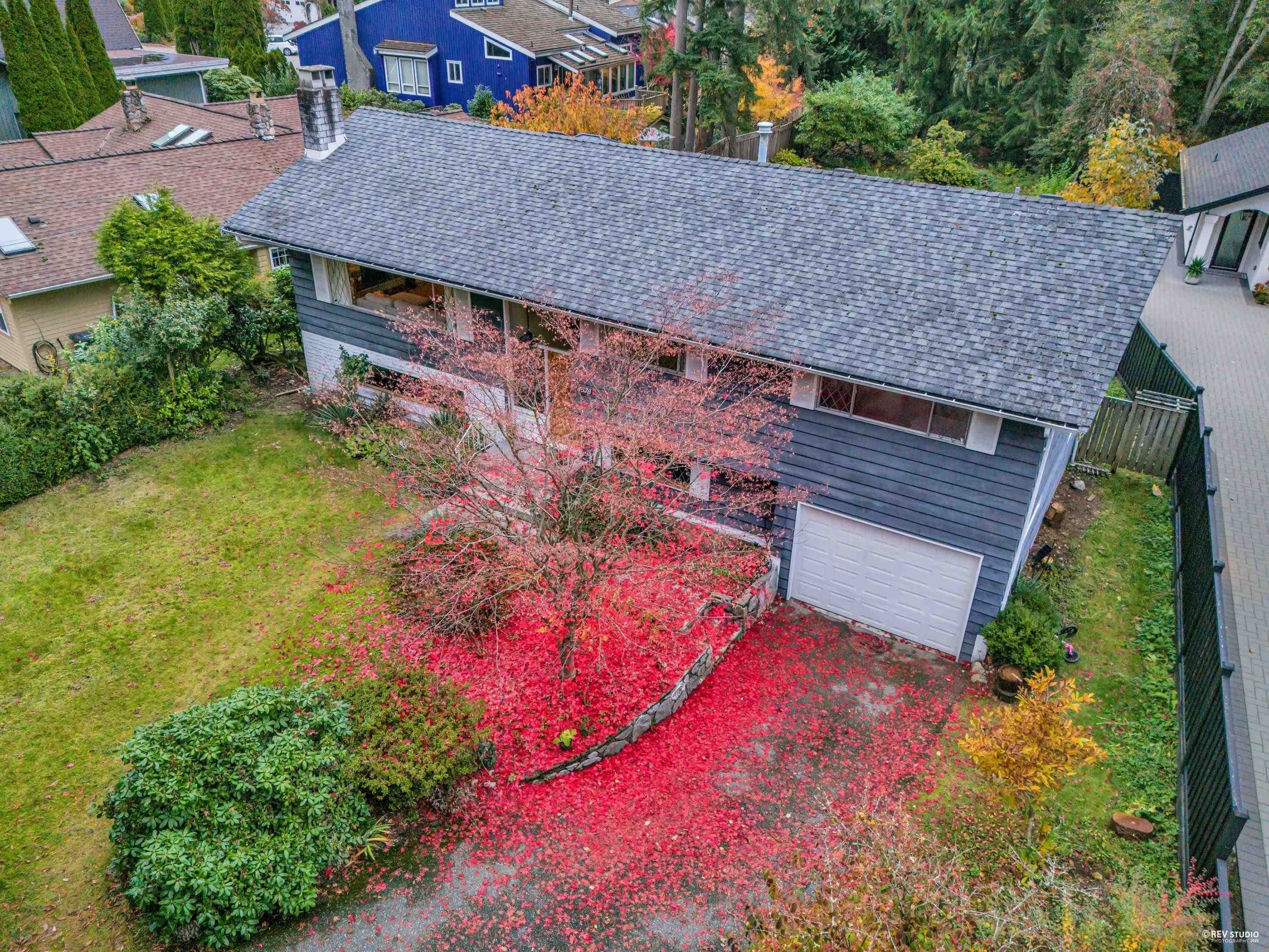 4578 Capilano Road, North Vancouver