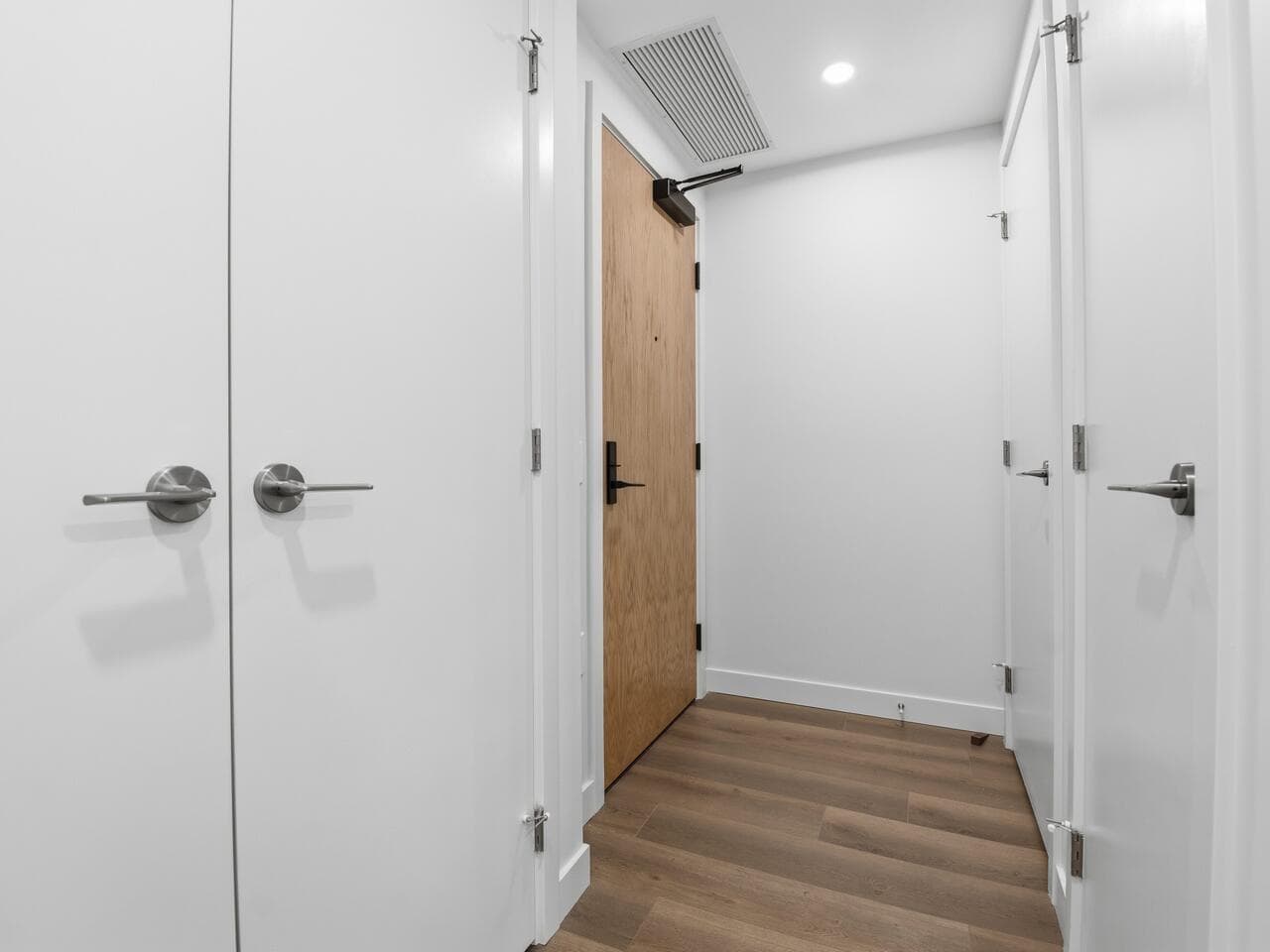 607 - 5987 Wilson Avenue, Burnaby, V5H 0L7 — photo 2