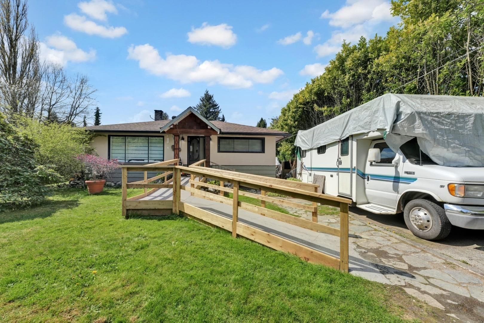 11963 221 Street, Maple Ridge, V2X 5S9 — photo 1