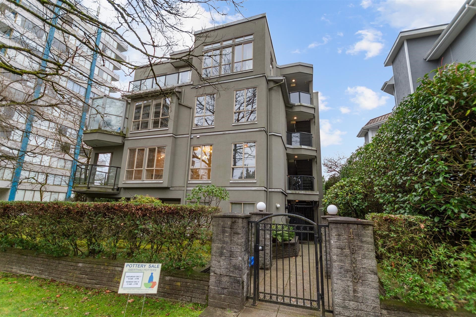 201 - 4688 W 10th Avenue, Vancouver