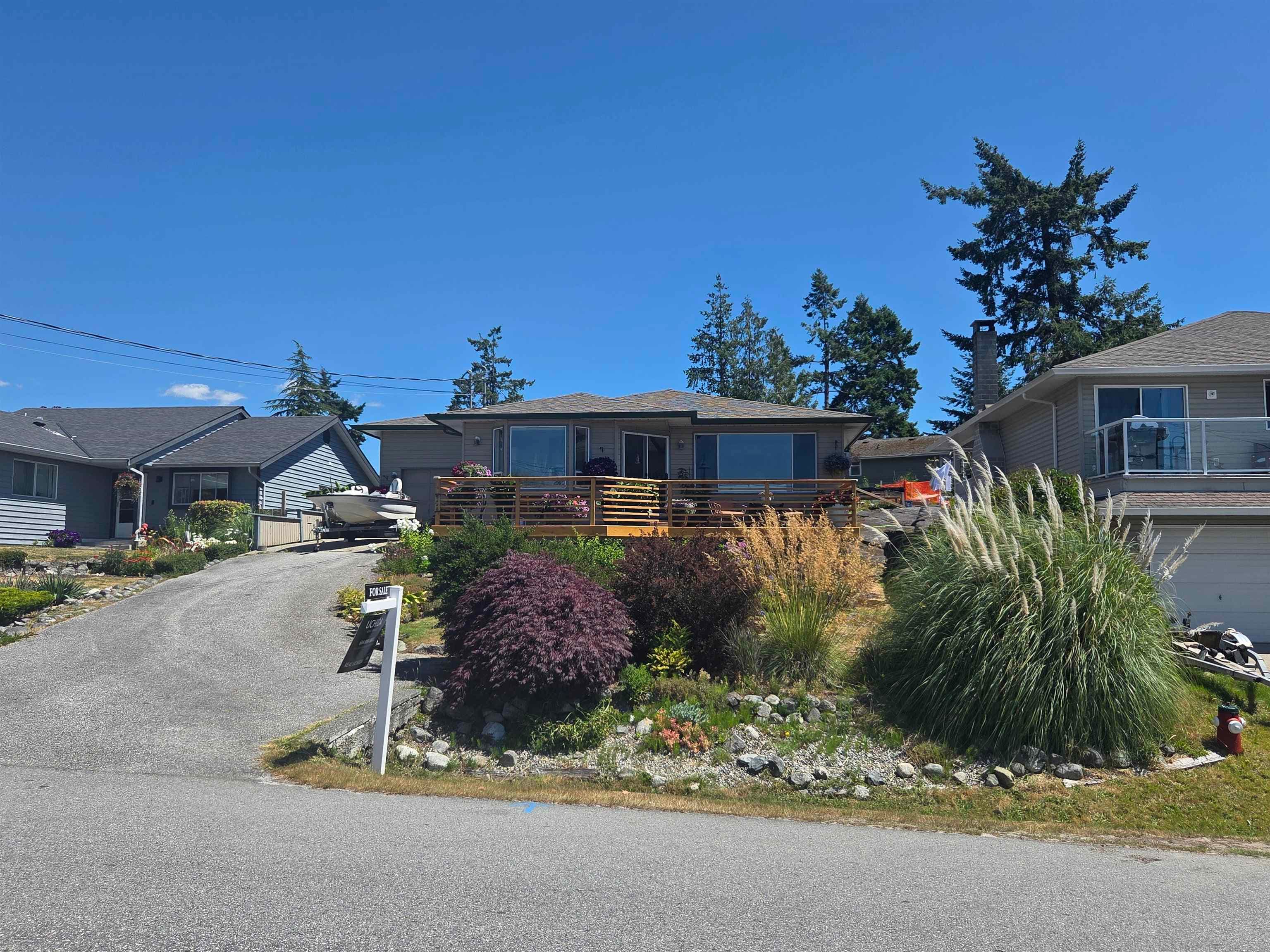 5448 Kensington Road, Sechelt, V7Z 0N9 — photo 1