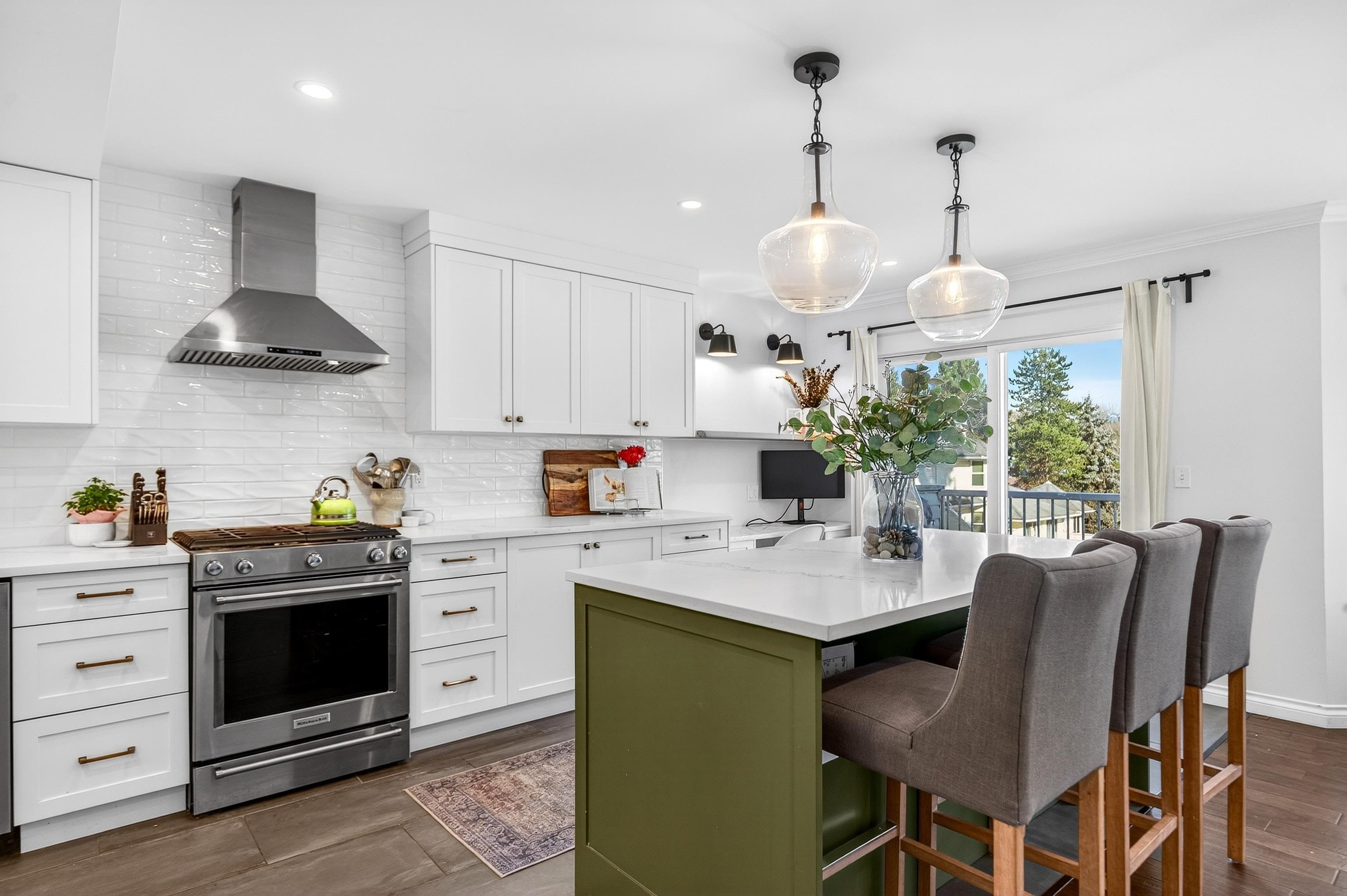 205 - 1180 Falcon Drive, Coquitlam — sold